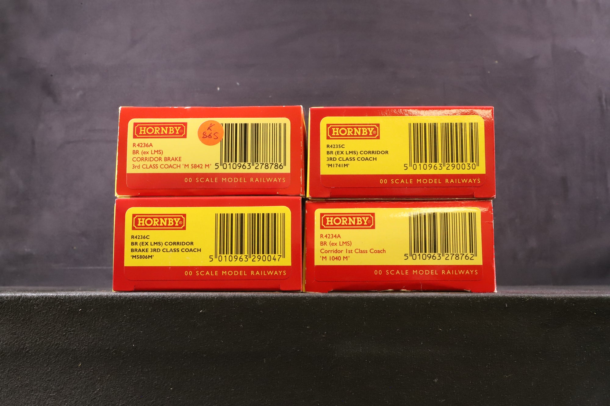 Hornby OO Rake of 4 Stanier Coaches in BR(M) Maroon