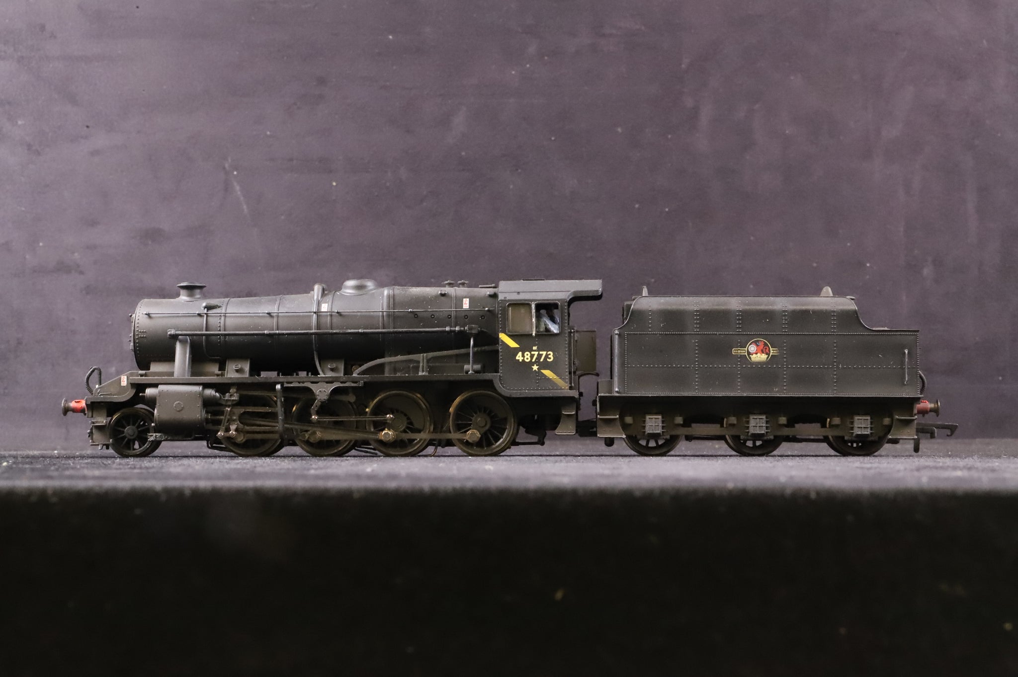 Hornby OO Class 8F '48773' BR Black L/C Weathered - Clark Railworks