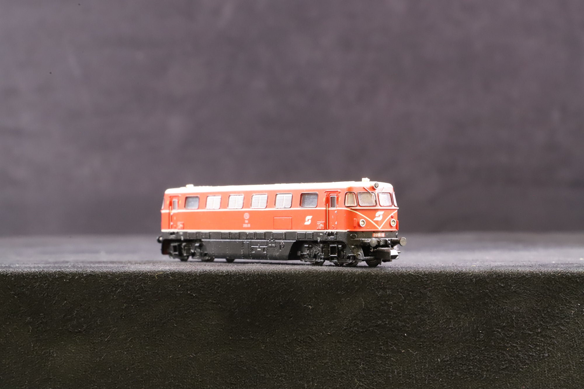 Arnold N Gauge HN2151 Rh2050 205008 in ÖBB Livery