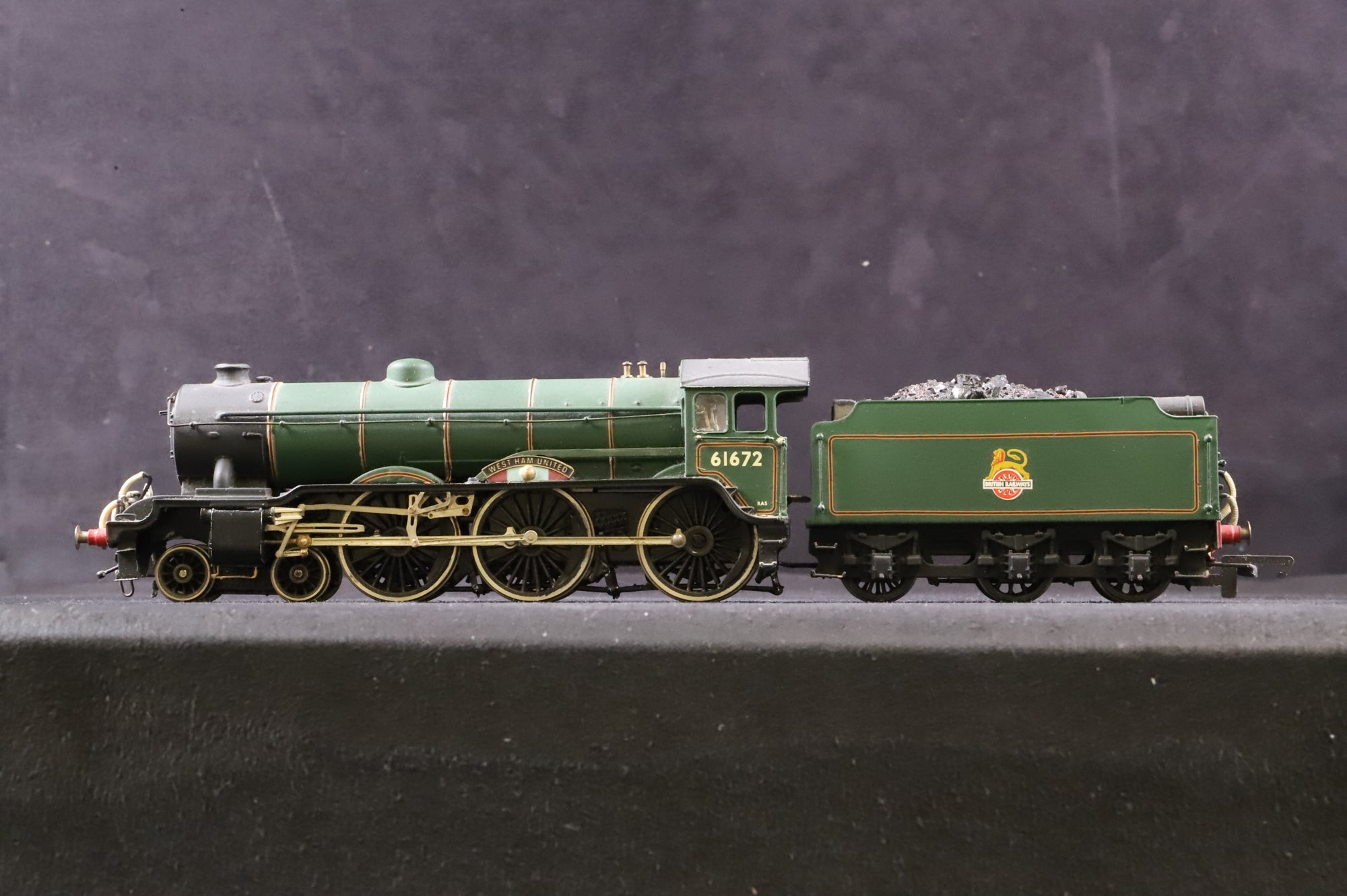 Hornby/ Comet OO Class B17 '61672' BR Green E/C
