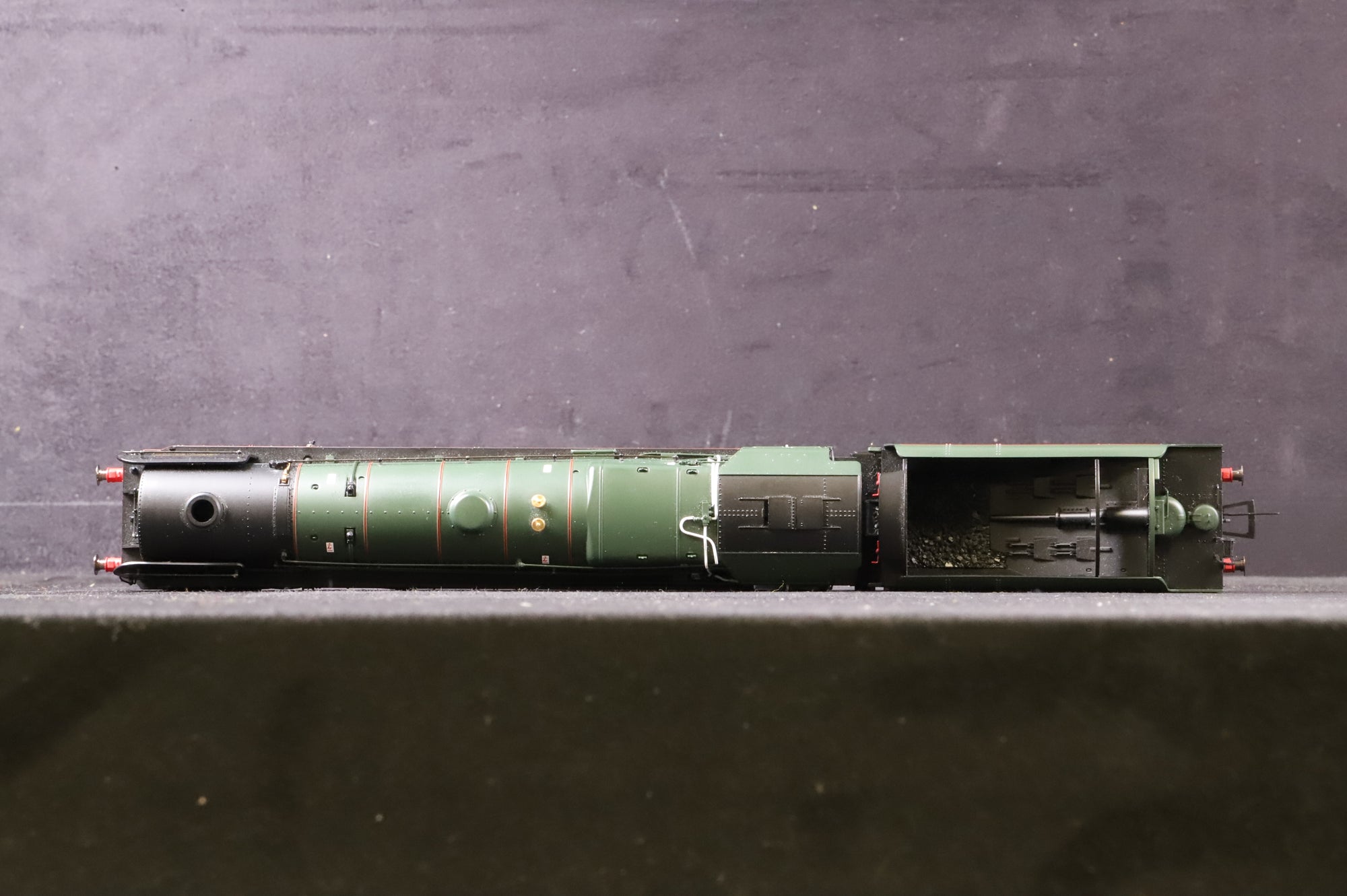 Hornby OO R2564 Britannia Class '70052' 'Firth Of Tay' BR Lined Green L/C