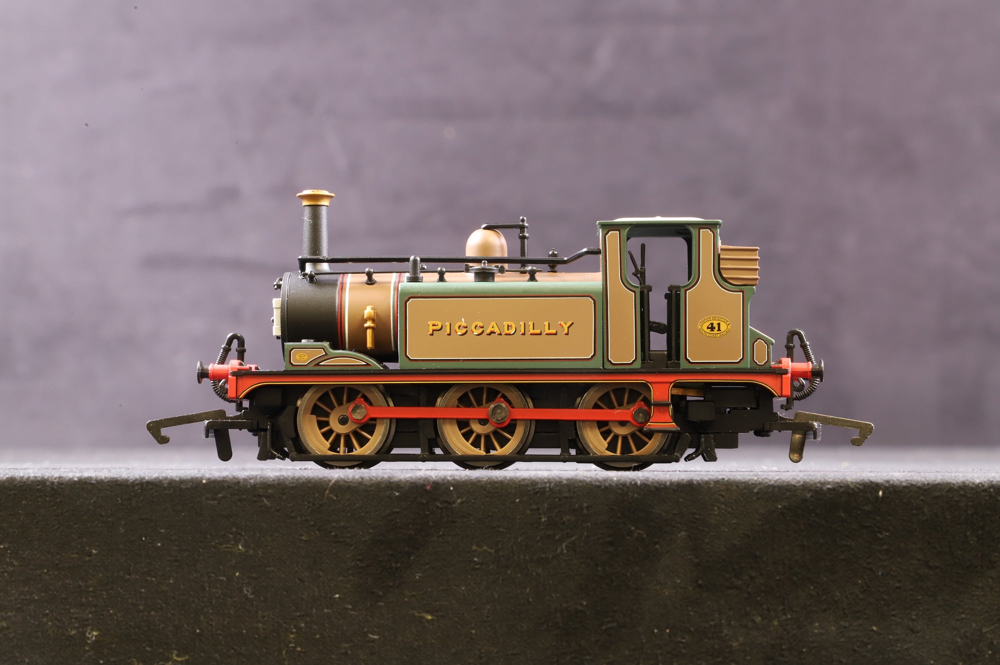 Hornby OO R2483 A1X Terrier No.41 'Picadilly' in Stroudley's Improved Engine 'Green'