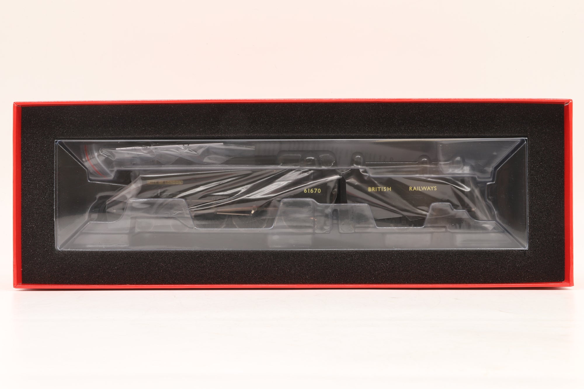 Hornby OO R30137 Class B17/5 61670 'City of London' in BR Black w/ Gill Sans Lettering