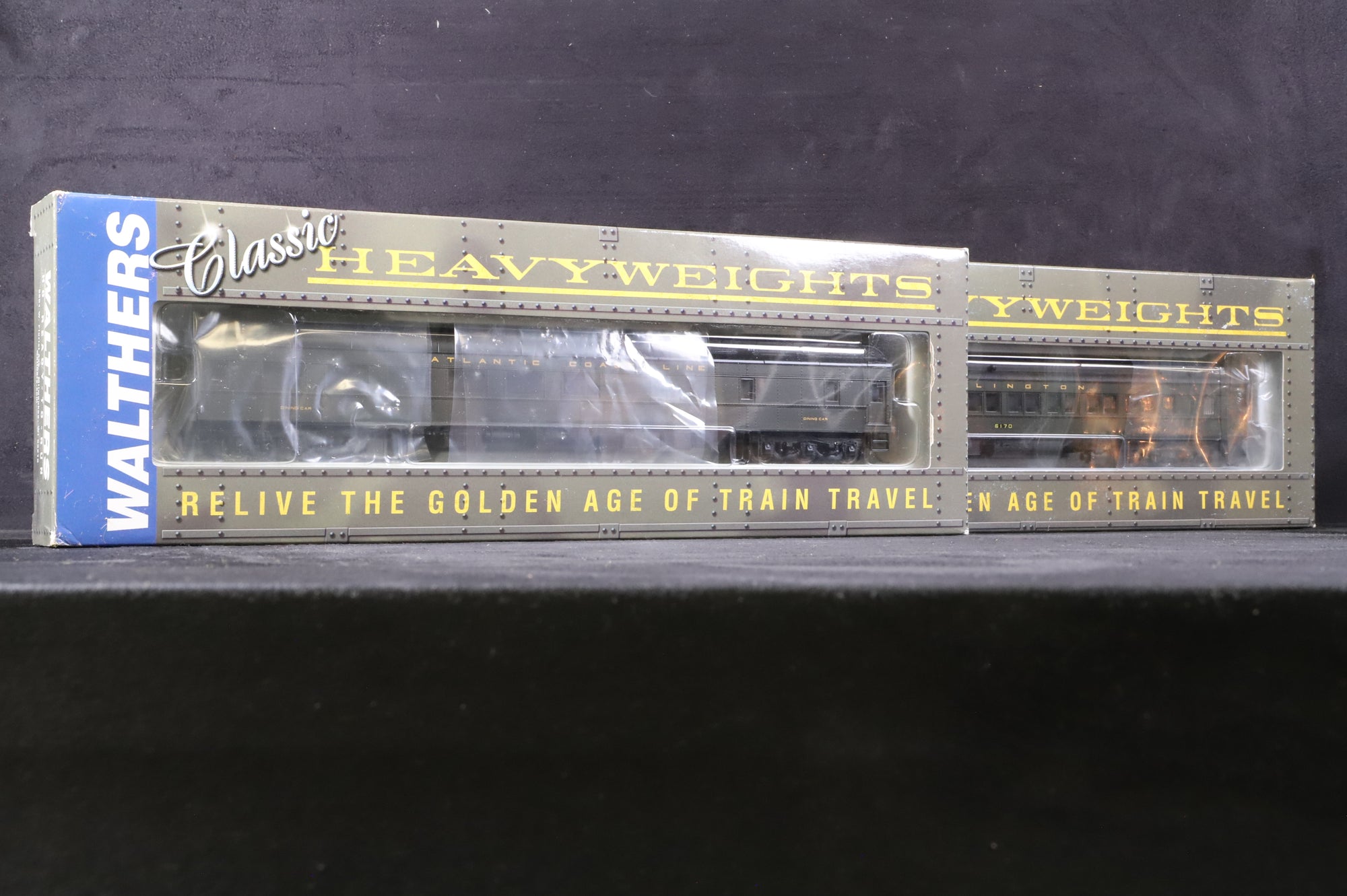 Walthers HO Rake Of 4 Heavyweight Pullman Coaches Inc. 932-10452, 932-10453, 932-10167 & 932-10103