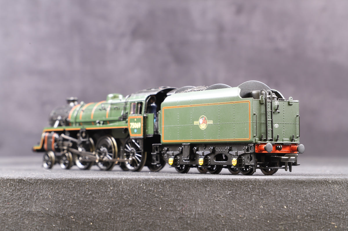 Bachmann OO 31-116 Standard Class 4MT &#39;75069&#39; BR1B Tender BR Lined Green L/Crest Preserved