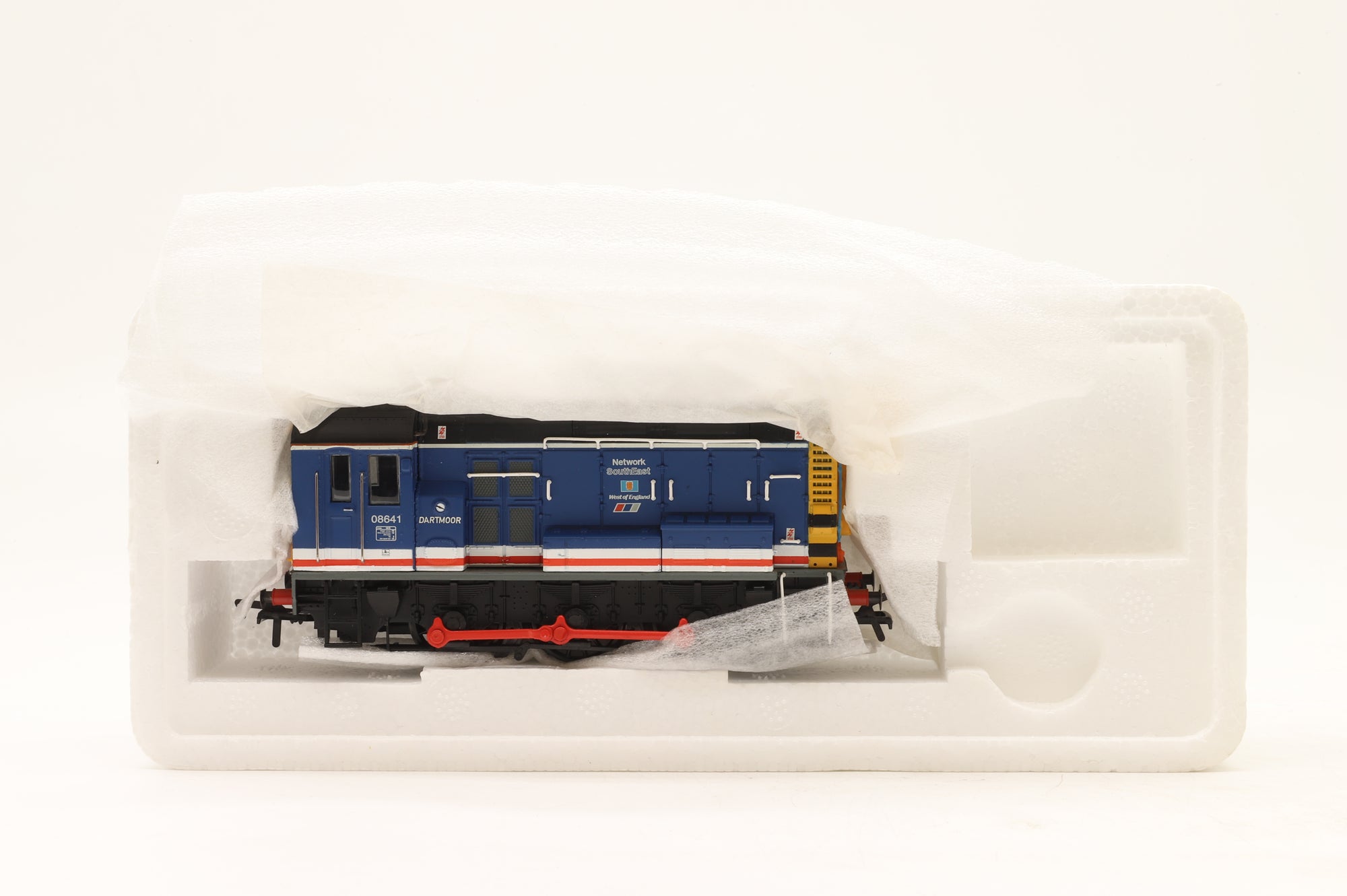 Bachmann OO 32-102V Class 08 08641 'Dartmoor' in NSE Livery