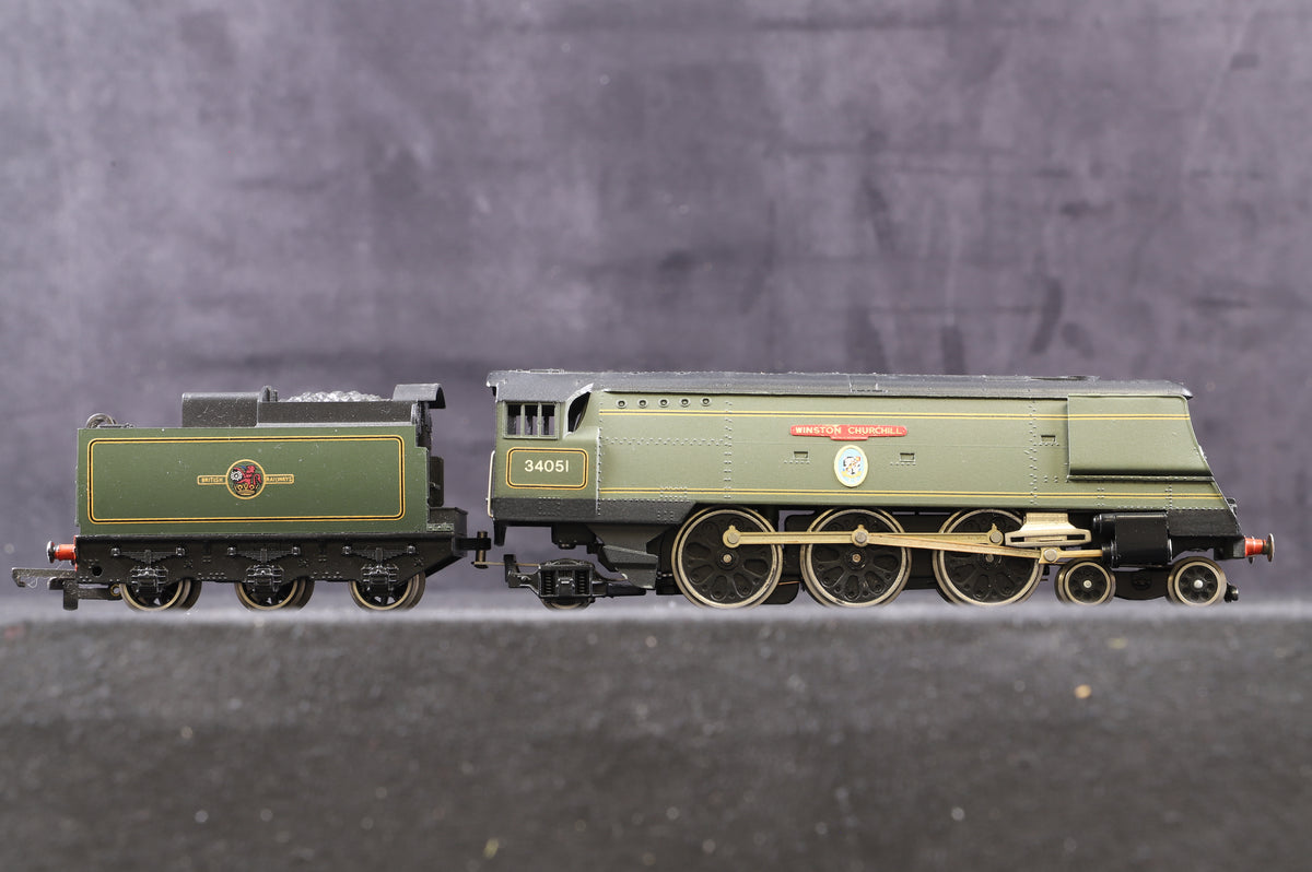 Wrenn OO W2265 Battle of Britain Class 4-6-2 &#39;34051&#39; &#39;Winston Churchill&#39; BR Lined Green L/C