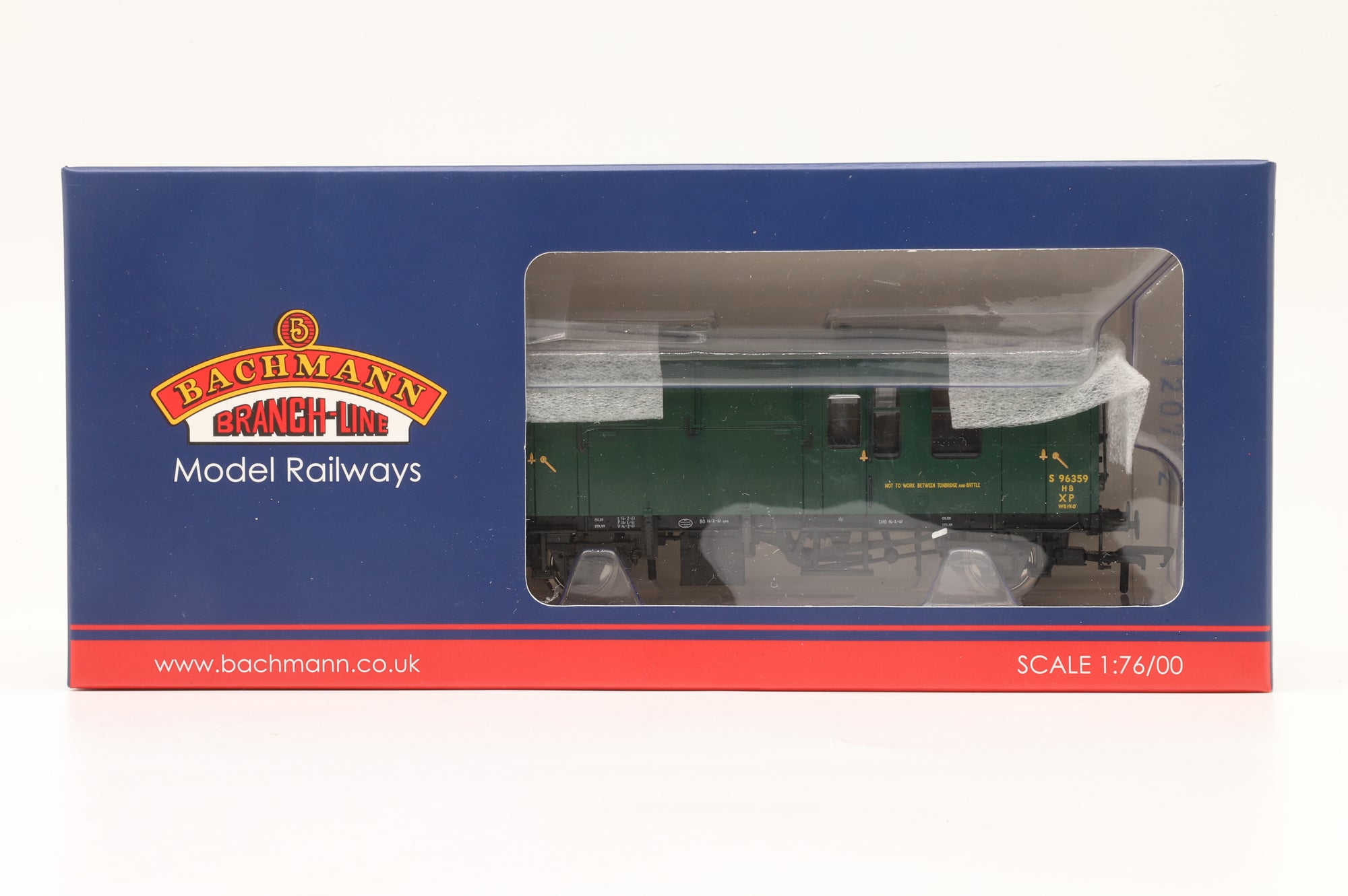 Bachmann OO 38-526Z Mk1 Horse Box in BR(S) Green