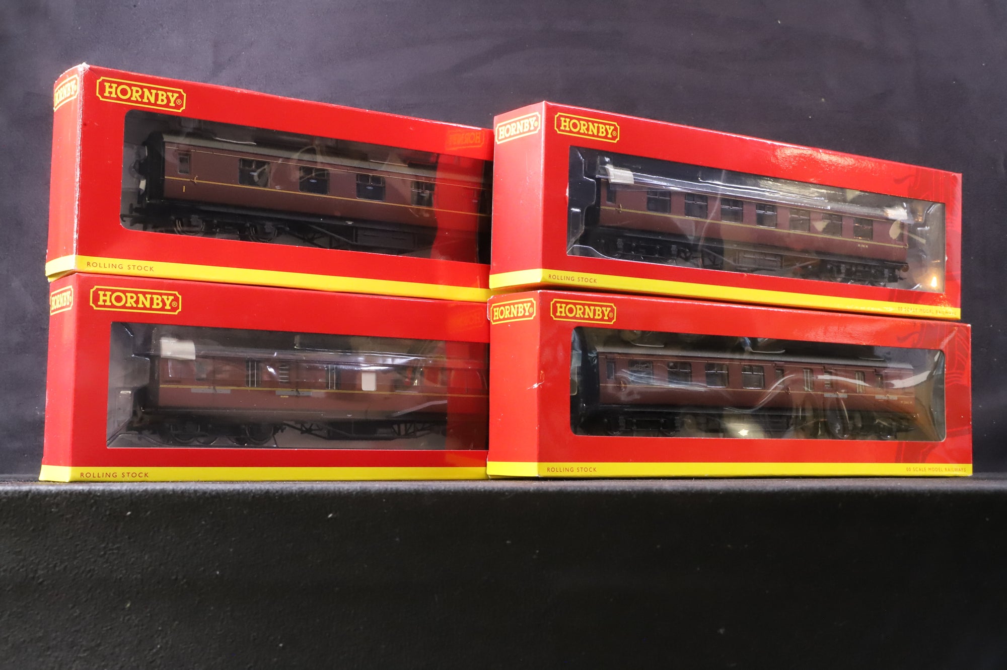 Hornby OO Rake of 4 Stanier Coaches in BR(M) Maroon