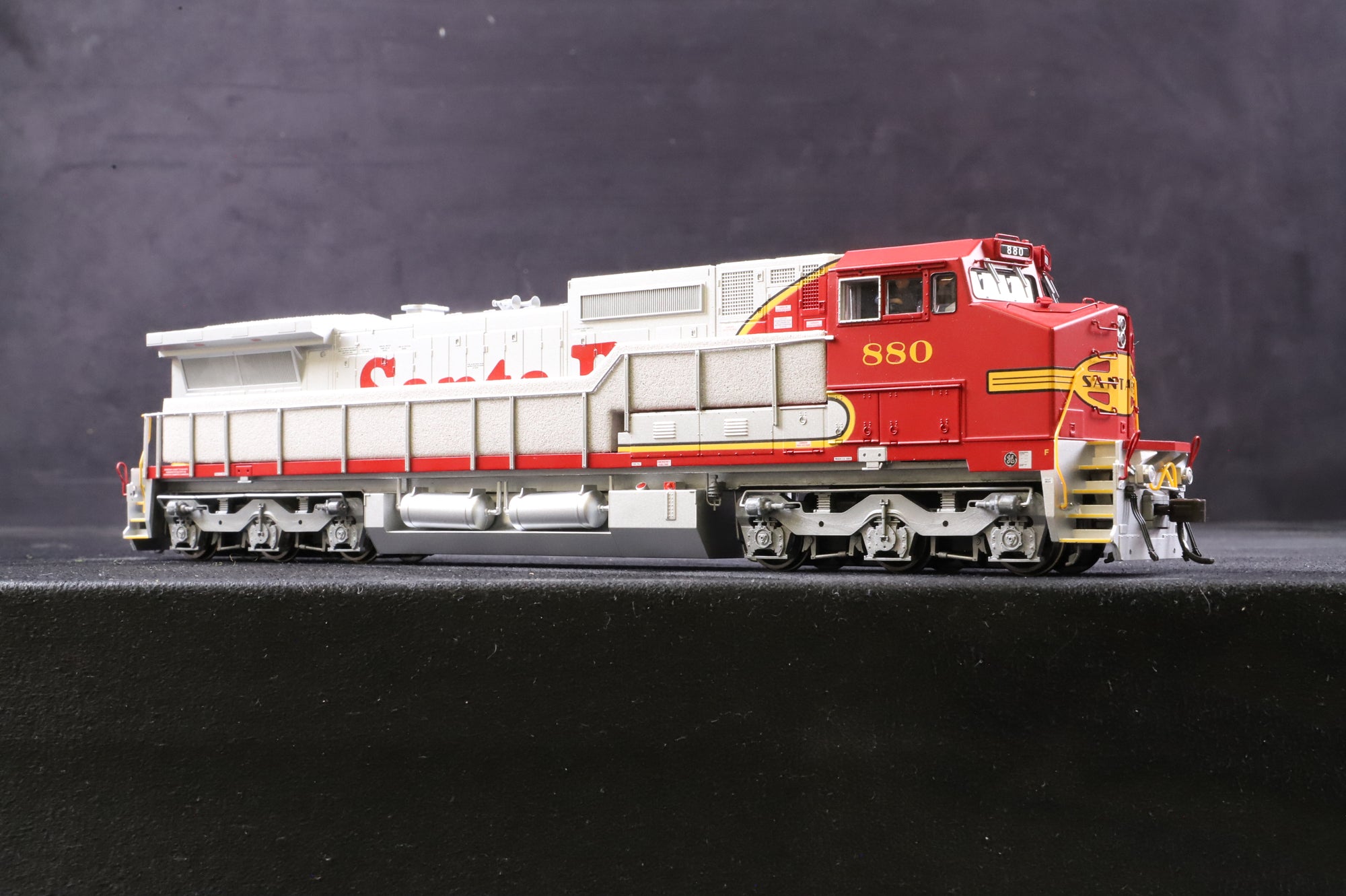Atlas HO 9680 Dash 8-40CW No.880 in Santa Fe Livery - DCC Sound