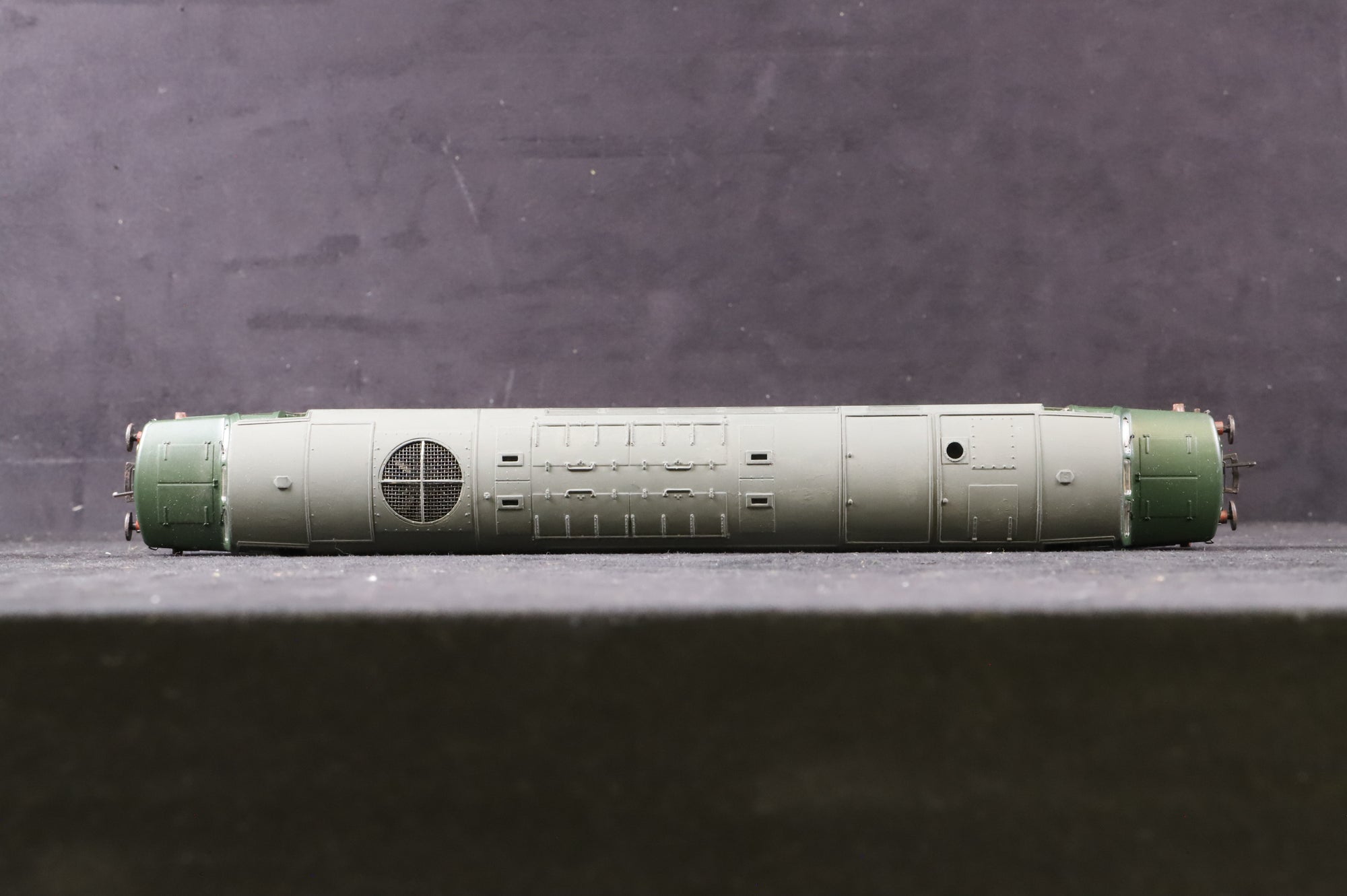 WORKSHOP Bachmann OO 32-475 Class 40 D368 in BR Green w/ Small Yellow Panels - Weathered