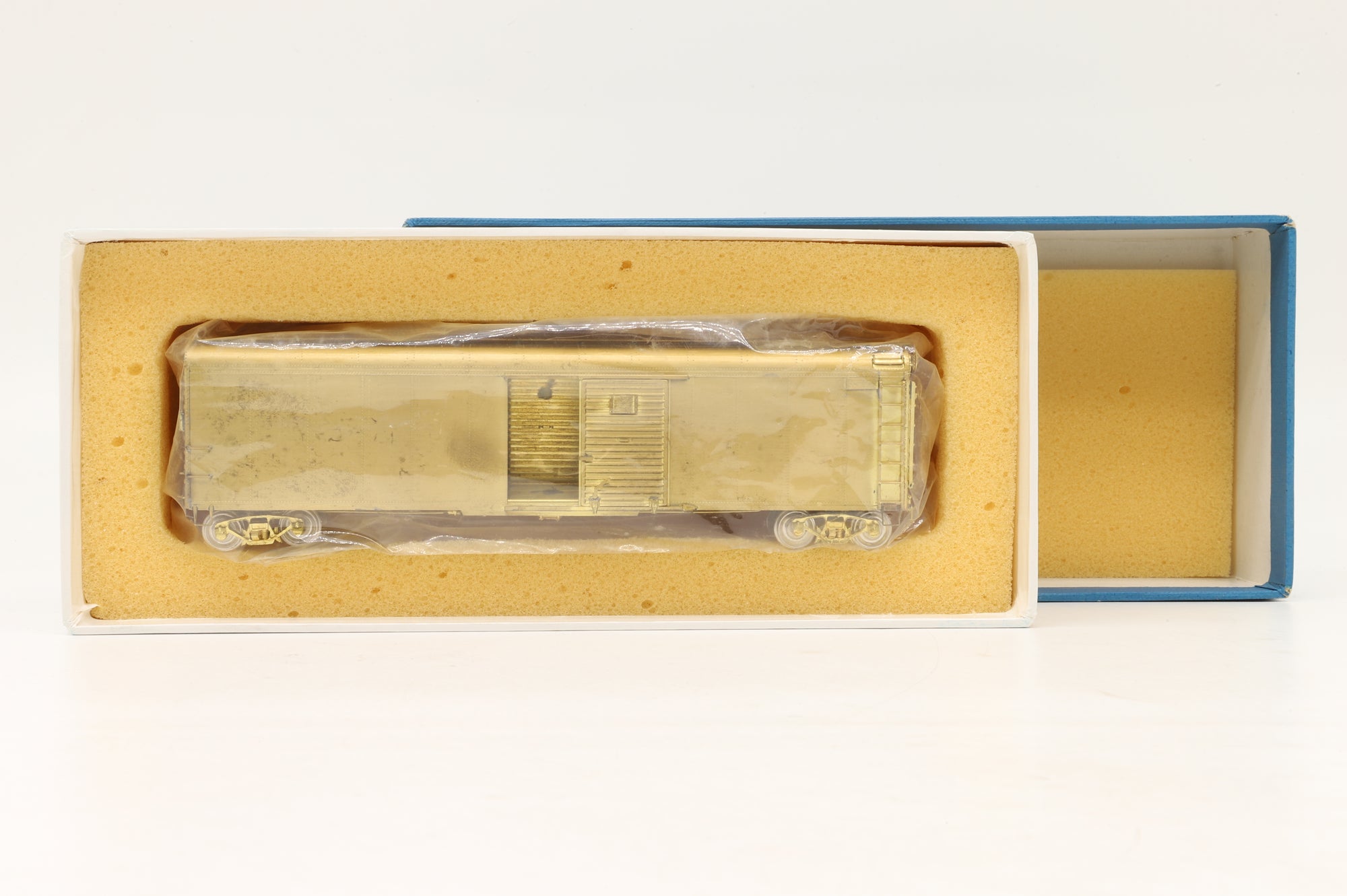 Rail Works Ltd Brass HO Brass X-32D Single Door 50' Round Roof Box Car – Unpainted