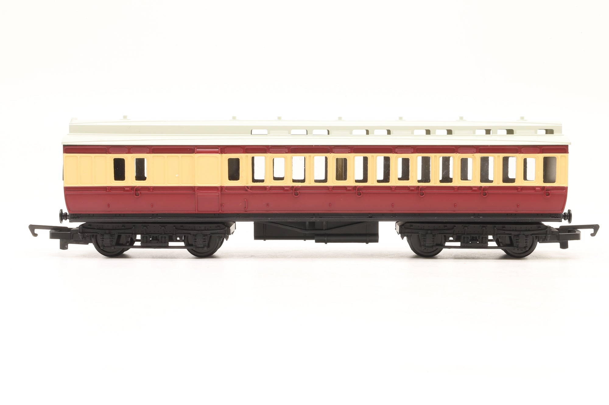 Hornby OO Class B12 BR Express Passenger Blue '61525' & Two Clerestory Coaches
