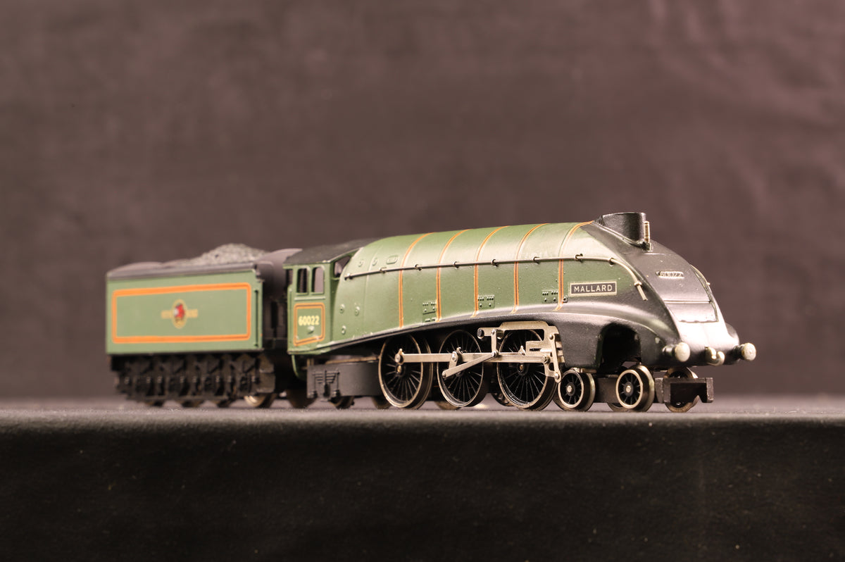 Wrenn OO W221 4-6-2 Class A4 &#39;Mallard&#39; &#39;60022&#39; BR Lined Green L/C