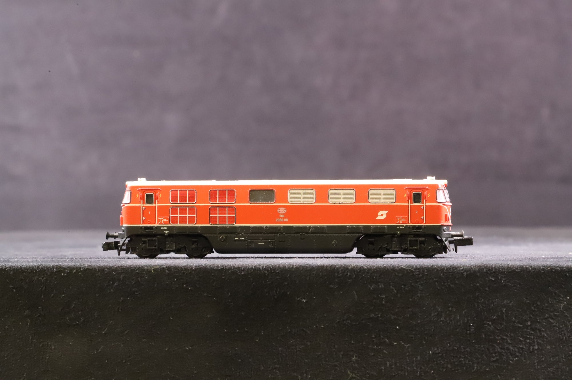 Arnold N Gauge HN2151 Rh2050 205008 in ÖBB Livery