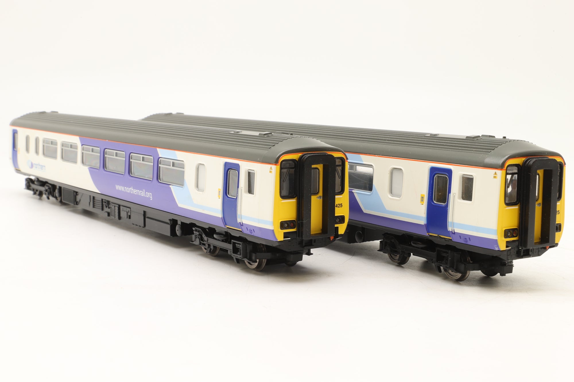 Hornby OO R2513 Class 156 '156425' Northwest Regional Railways
