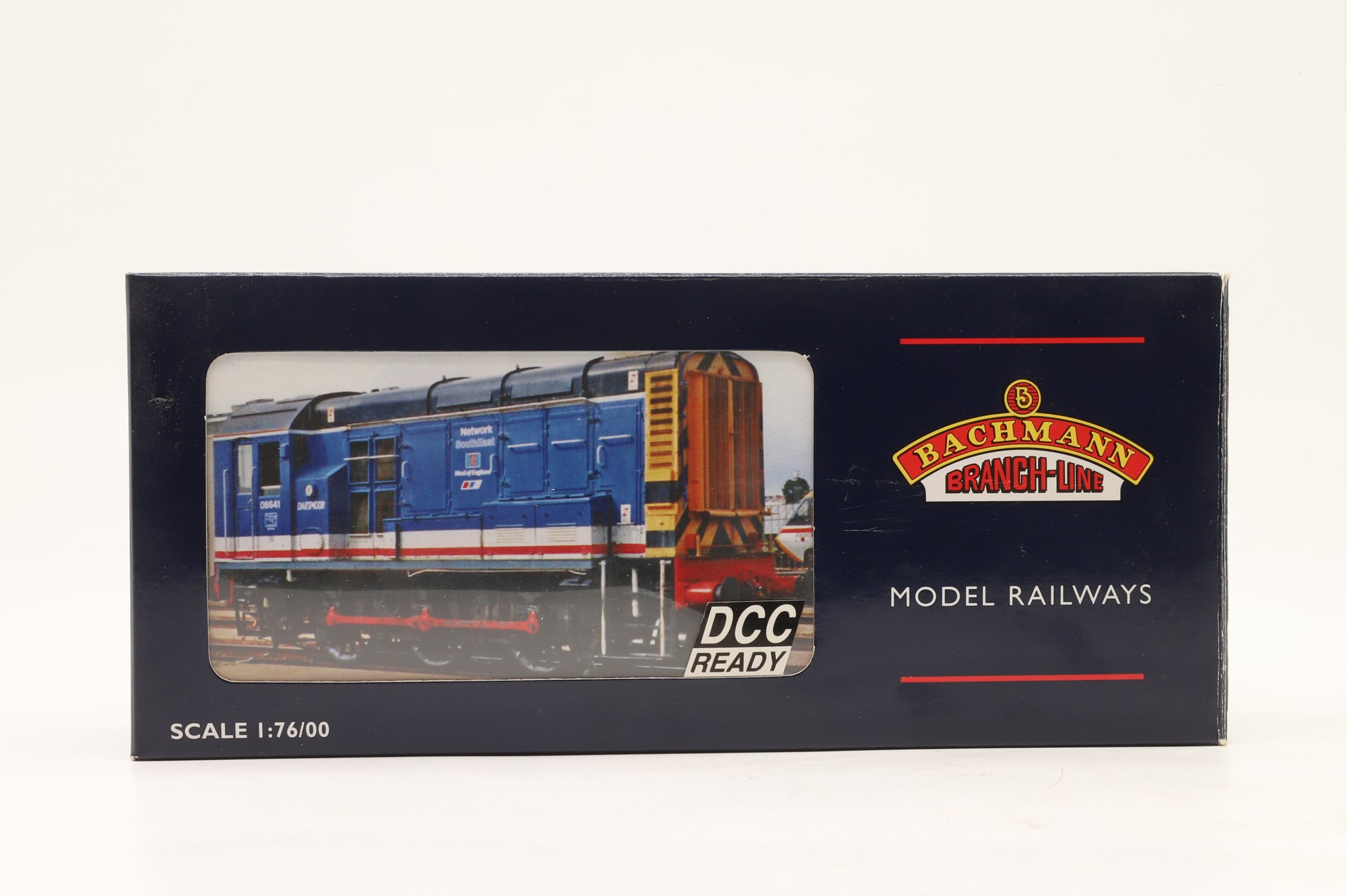 Bachmann OO 32-102V Class 08 08641 'Dartmoor' in NSE Livery