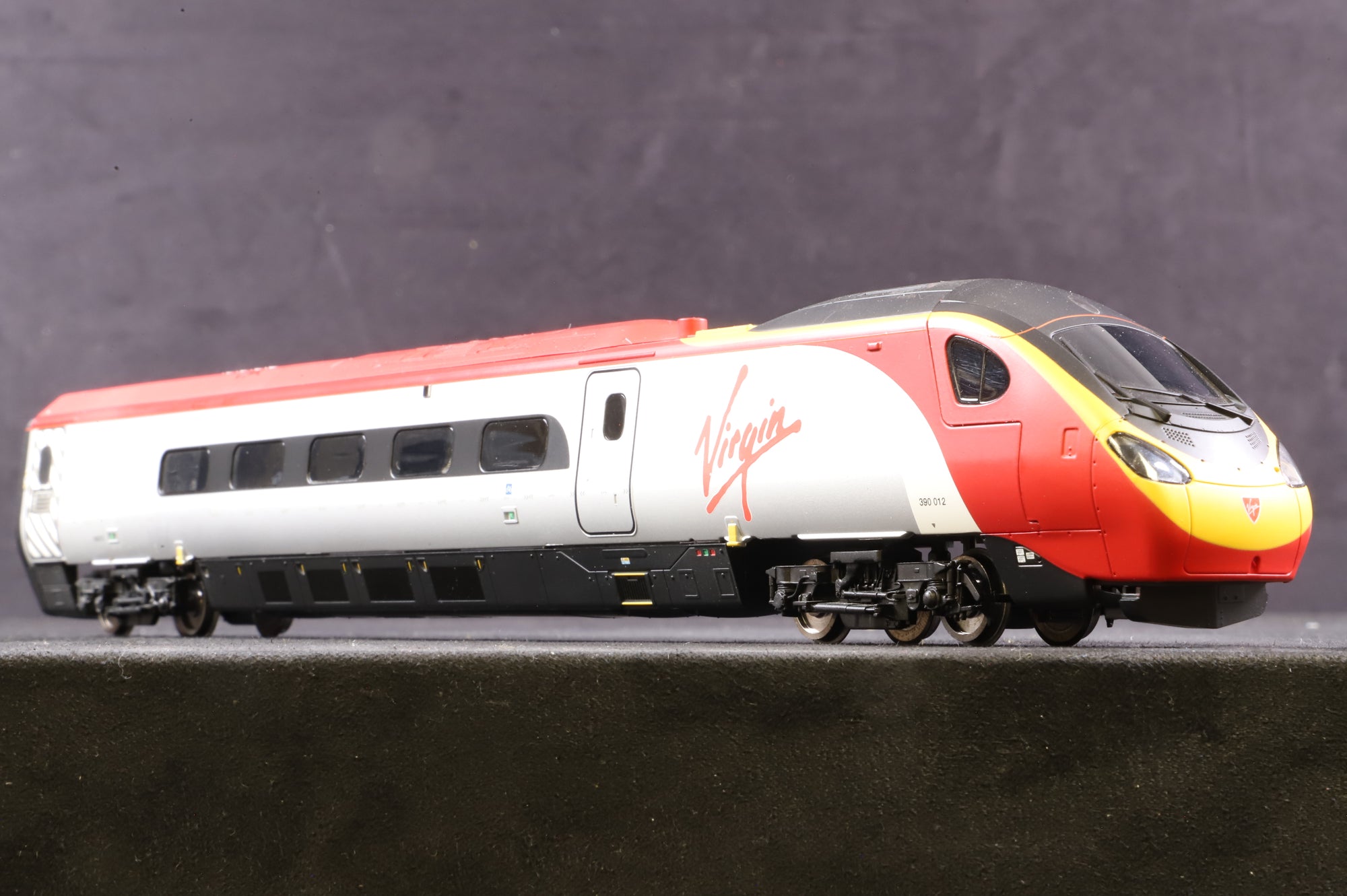 Hornby OO Class 390 4 Car Virgin Livery DCC Fitted