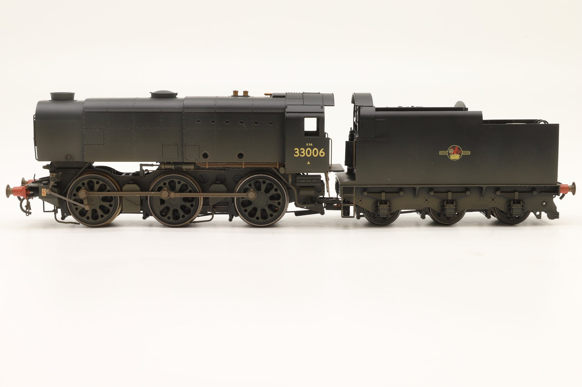 Hornby OO R2344A Class Q1 33006 in BR Black w/ Late Crests - DCC Sound & Weathered