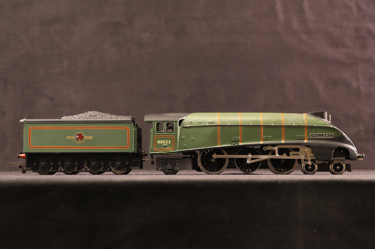 Wrenn OO W221 4-6-2 Class A4 &#39;Mallard&#39; &#39;60022&#39; BR Lined Green L/C