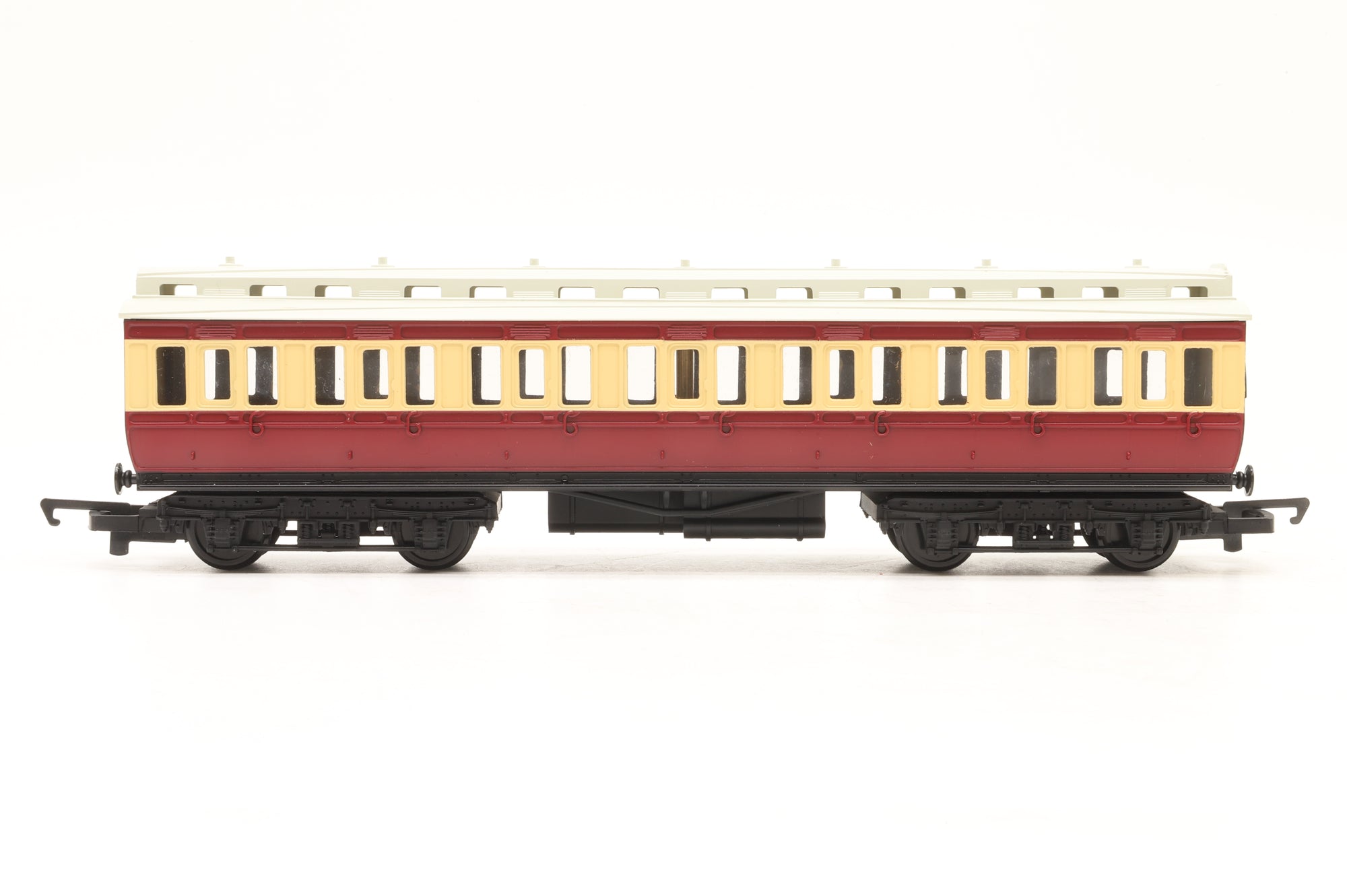 Hornby OO Class B12 BR Express Passenger Blue '61525' & Two Clerestory Coaches