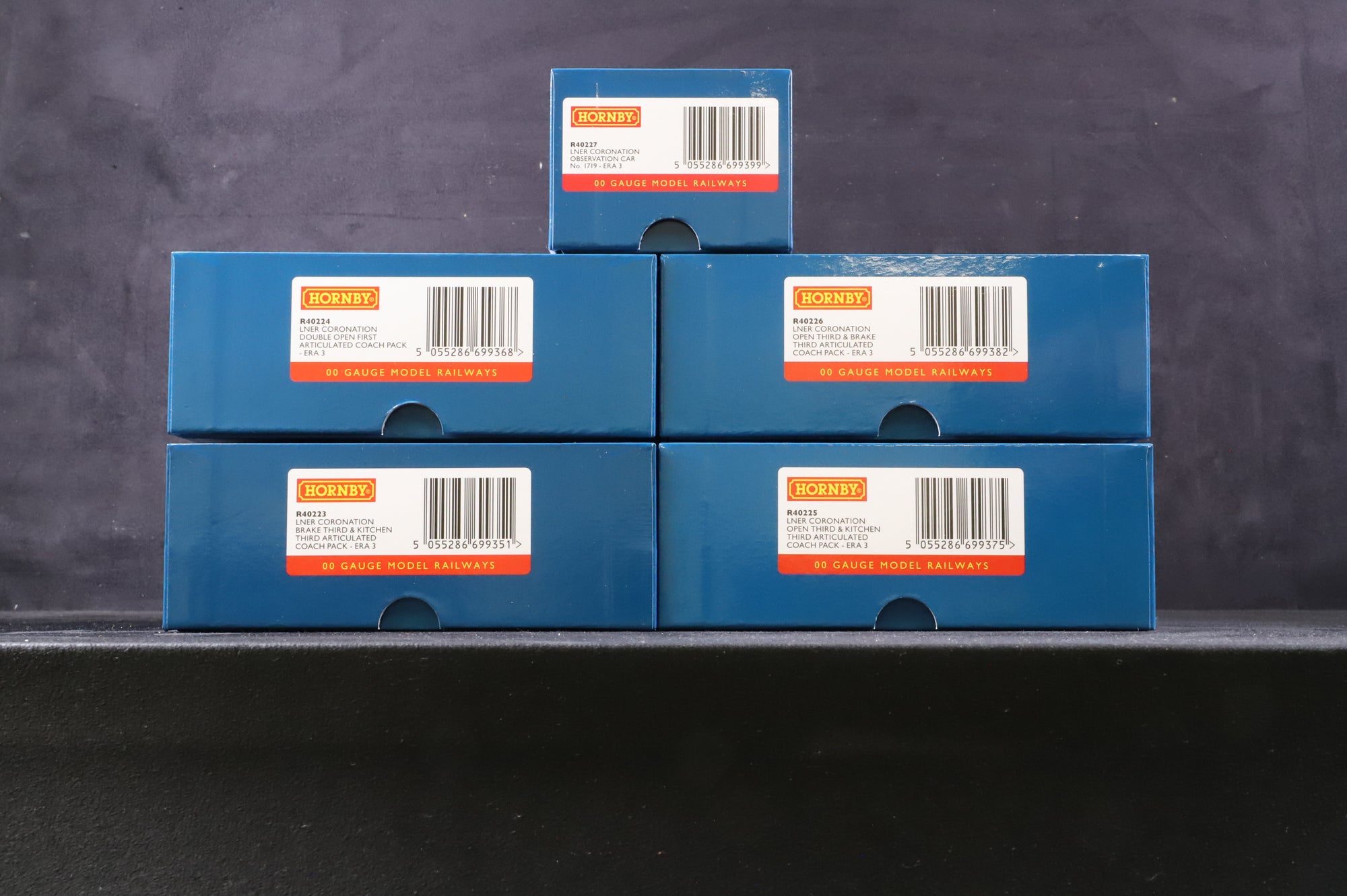 Hornby OO Set of 9 LNER Coronation Coaches