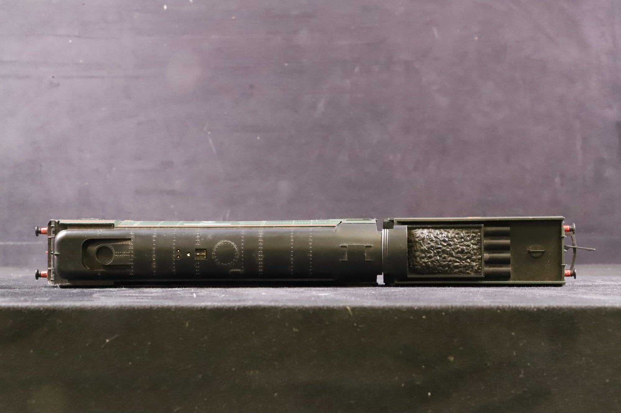 Hornby Top Link OO R646 Battle of Britain Class '501' Squadron' '34085' BR Lined Green E/C