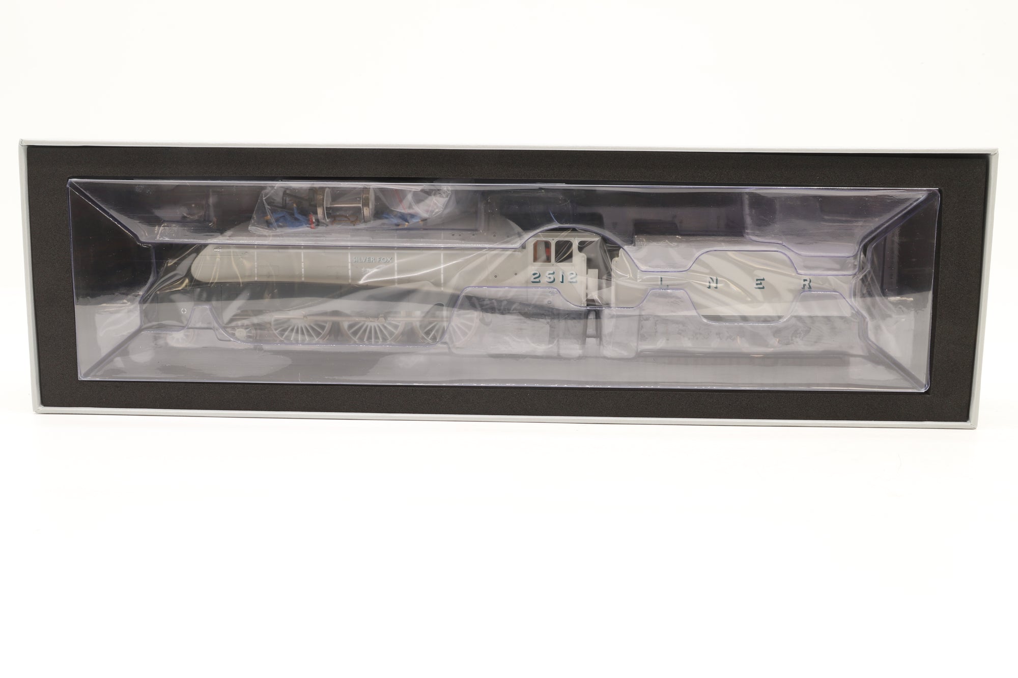 Hornby OO R30459 Class A4 2512 'Silver Fox' in LNER Silver