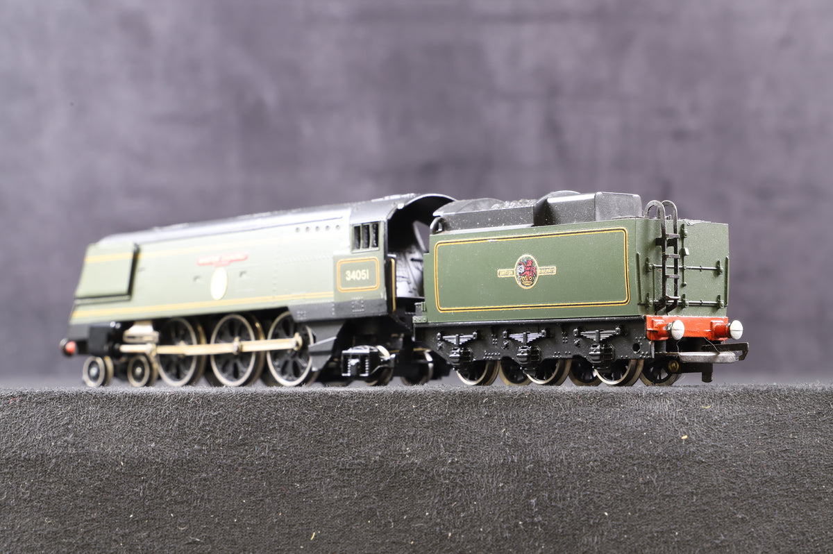 Wrenn OO W2265 Battle of Britain Class 4-6-2 &#39;34051&#39; &#39;Winston Churchill&#39; BR Lined Green L/C