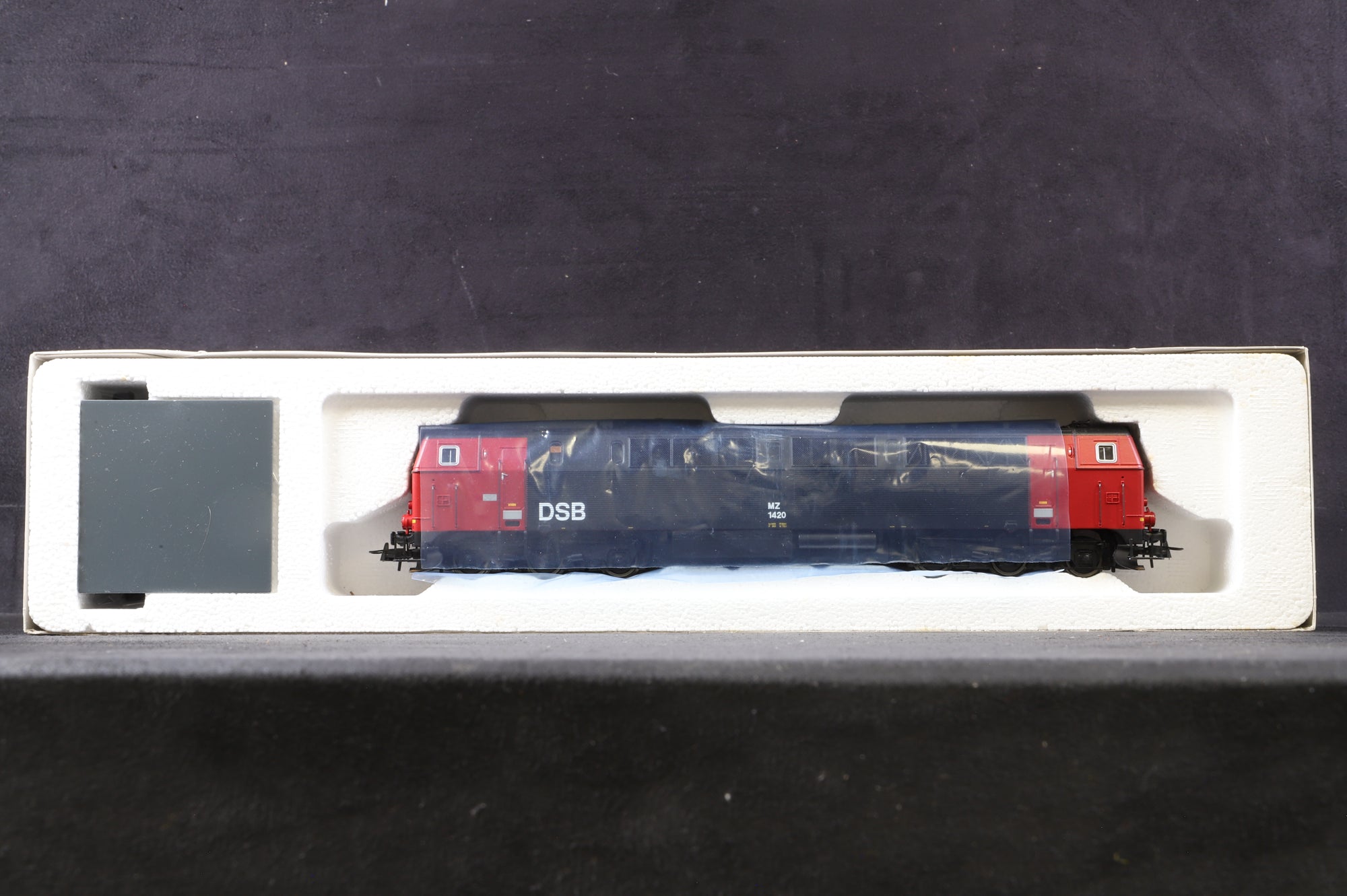 Roco HO 62714 DSB MZ Diesel Locomotive MZ 1420