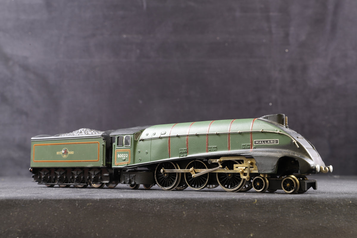 Wrenn OO W2211 Class A4 &#39;Mallard&#39; &#39;60022&#39; BR Lined Green L/C 2-Rail