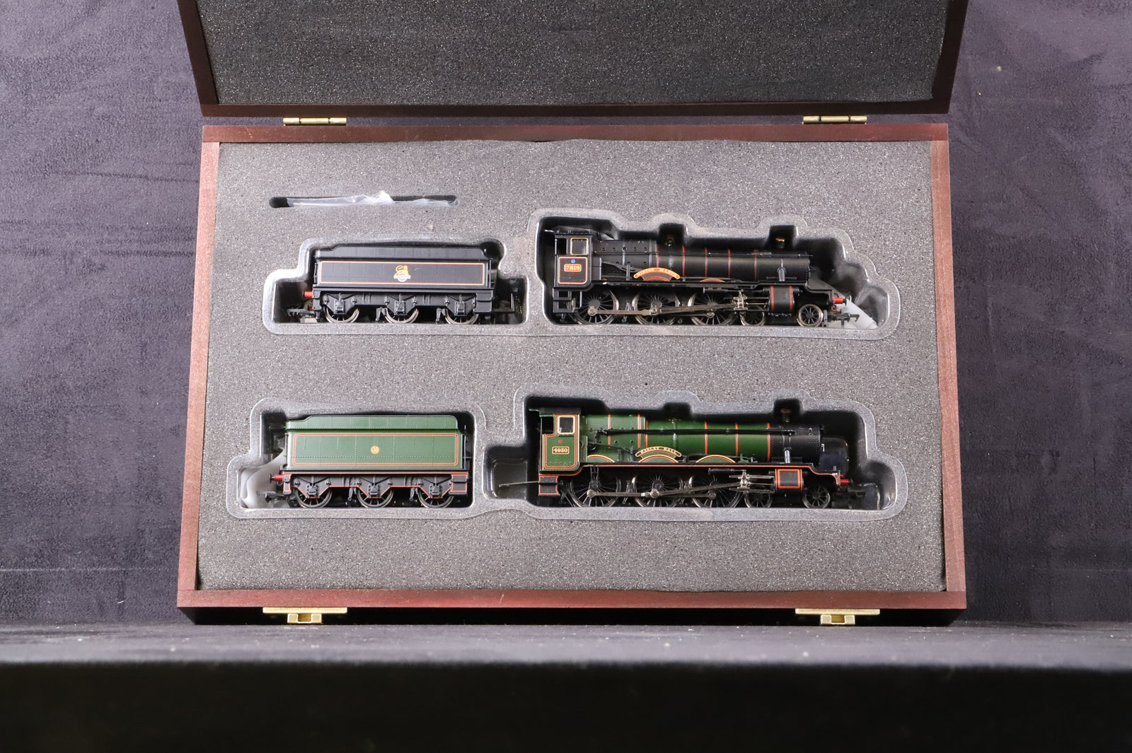 Bachmann OO 30-061 GWR 175th Anniversary Set Incl. 4930 'Hagley Hall' & 7819 'Hinton Manor'