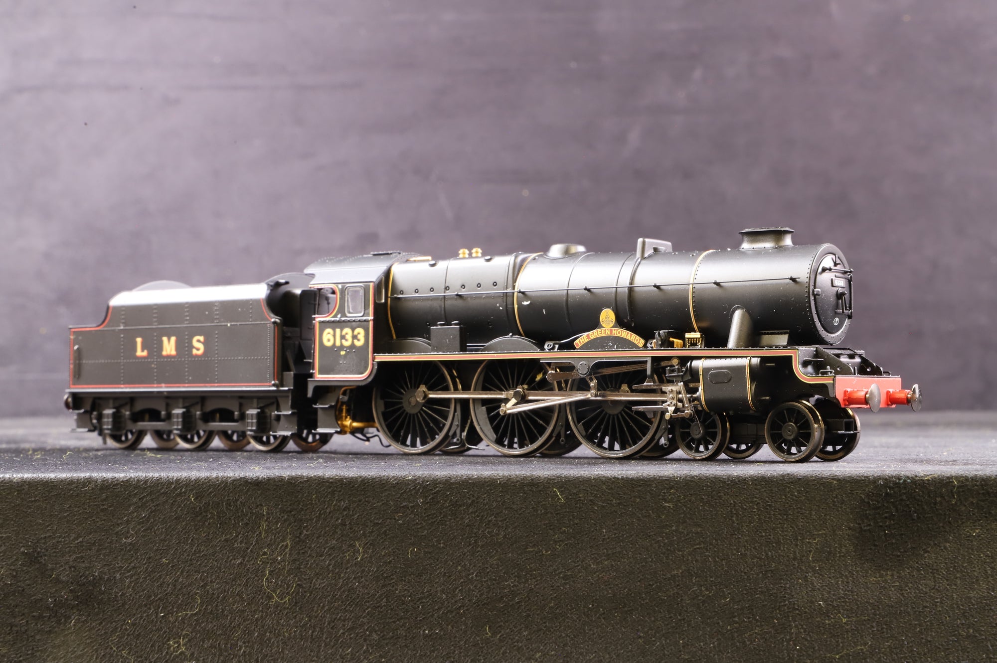 WORKSHOP Hornby OO R2631 LMS 4-6-0 Royal Scot Class 7P '6133' 'The Green Howards'