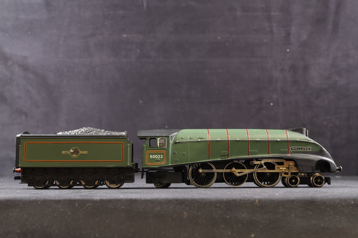 Wrenn OO W2211 Class A4 &#39;Mallard&#39; &#39;60022&#39; BR Lined Green L/C 2-Rail