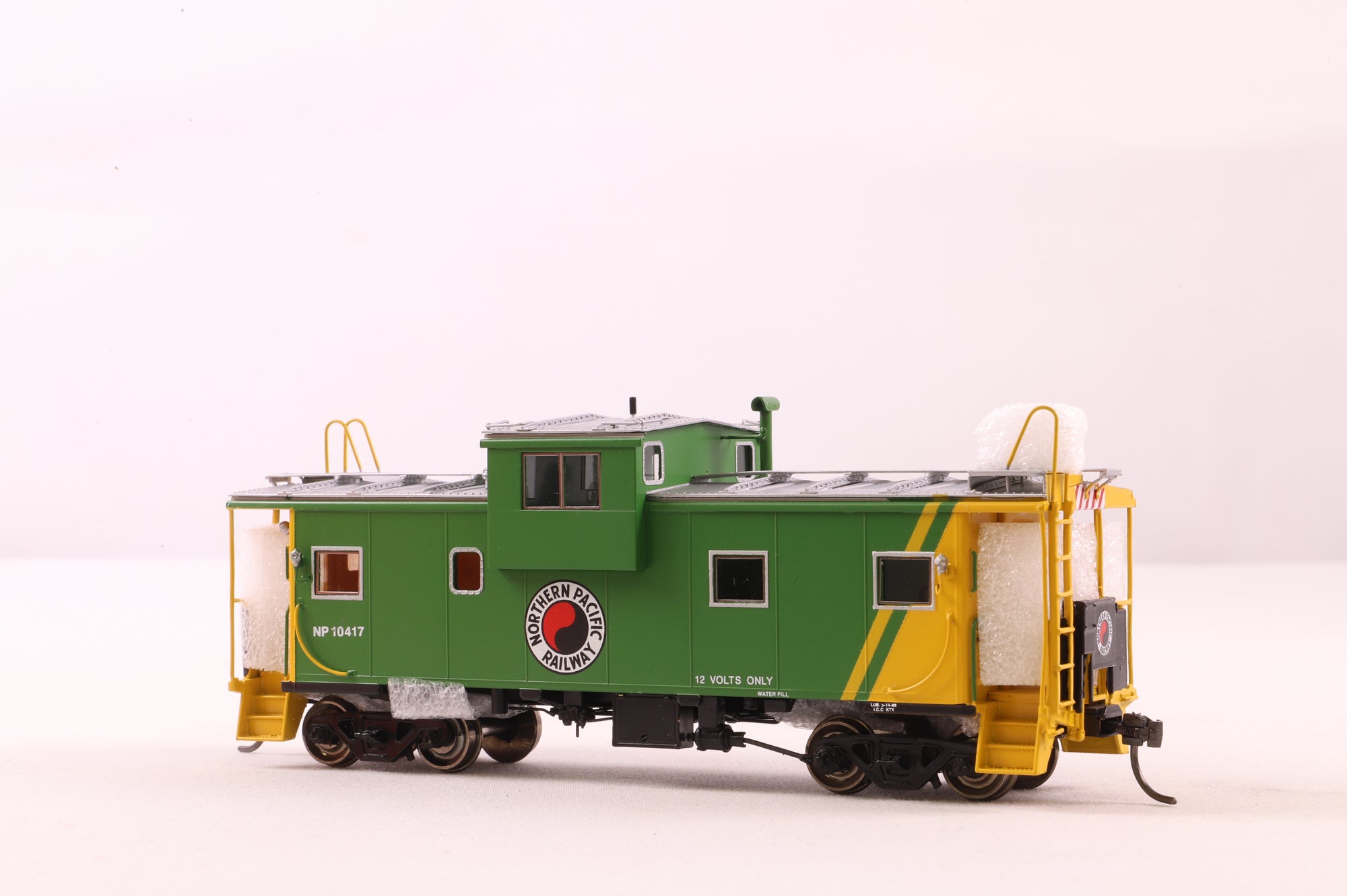 Overland Models HO Brass OMI-4243.1 Caboose NP W-V w/LT Green/Yellow '10417'