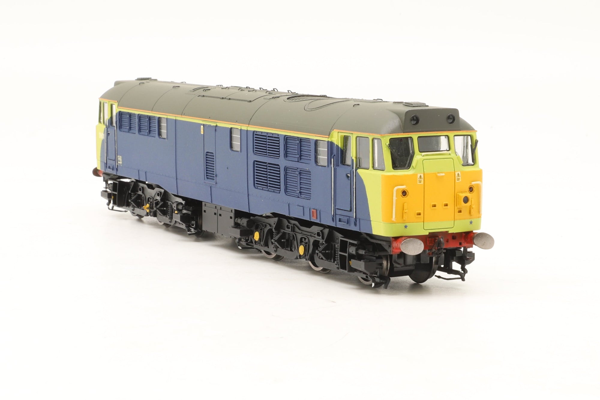 WORKSHOP Hornby OO R2753 Class 31 '31601' Resprayed