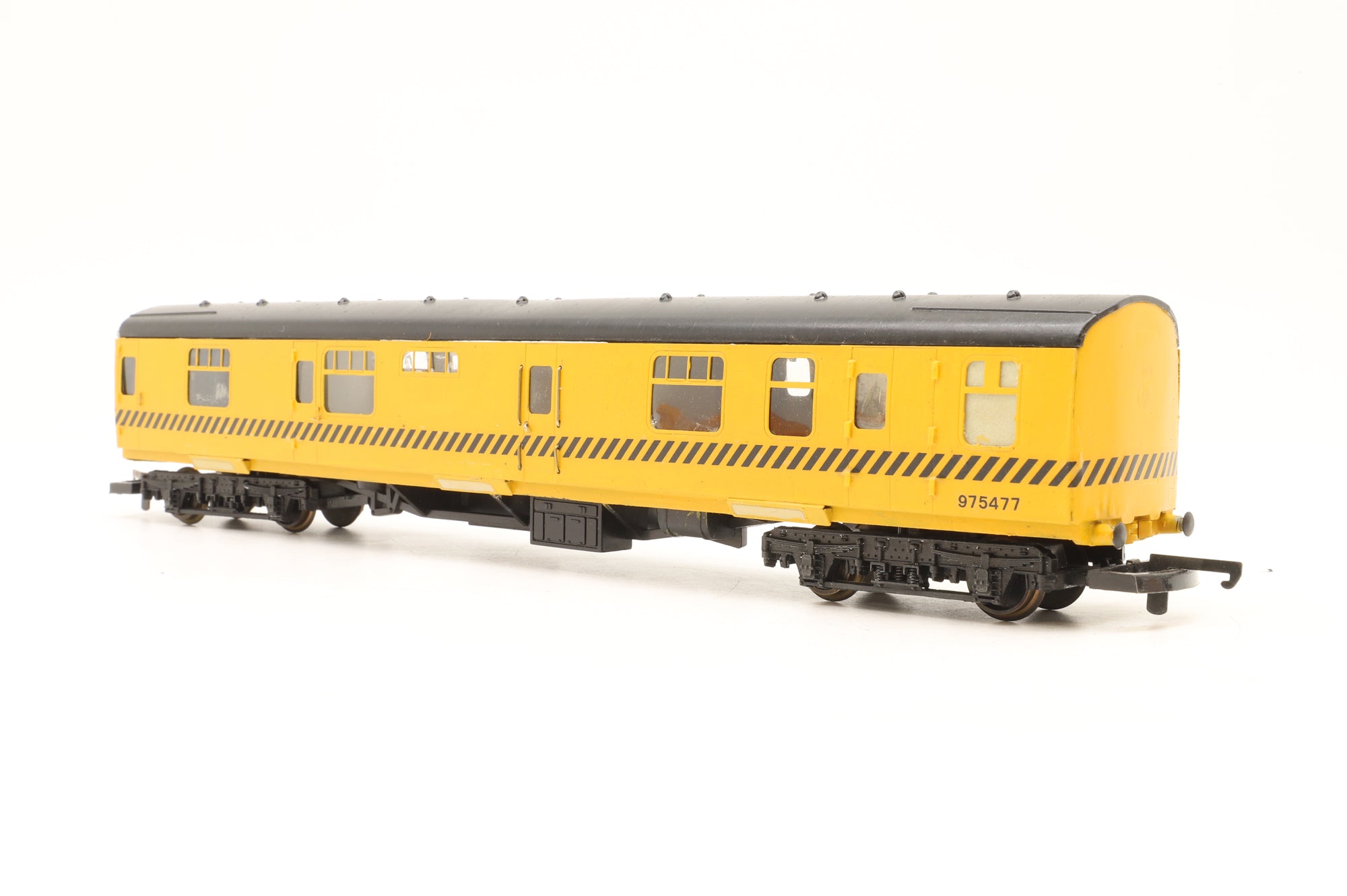 Custom OO Mk1 Ex-BSK 975477 in BR Engineering Yellow