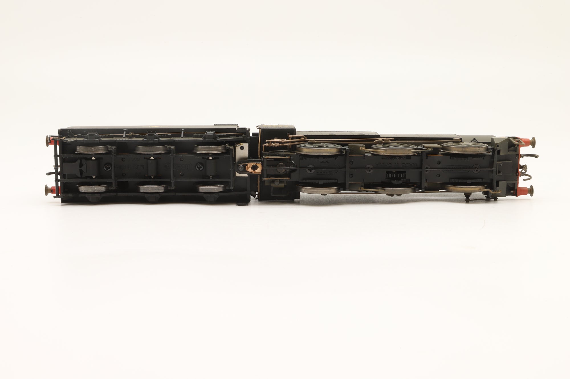 Hornby OO R2344A Class Q1 33006 in BR Black w/ Late Crests - DCC Sound & Weathered