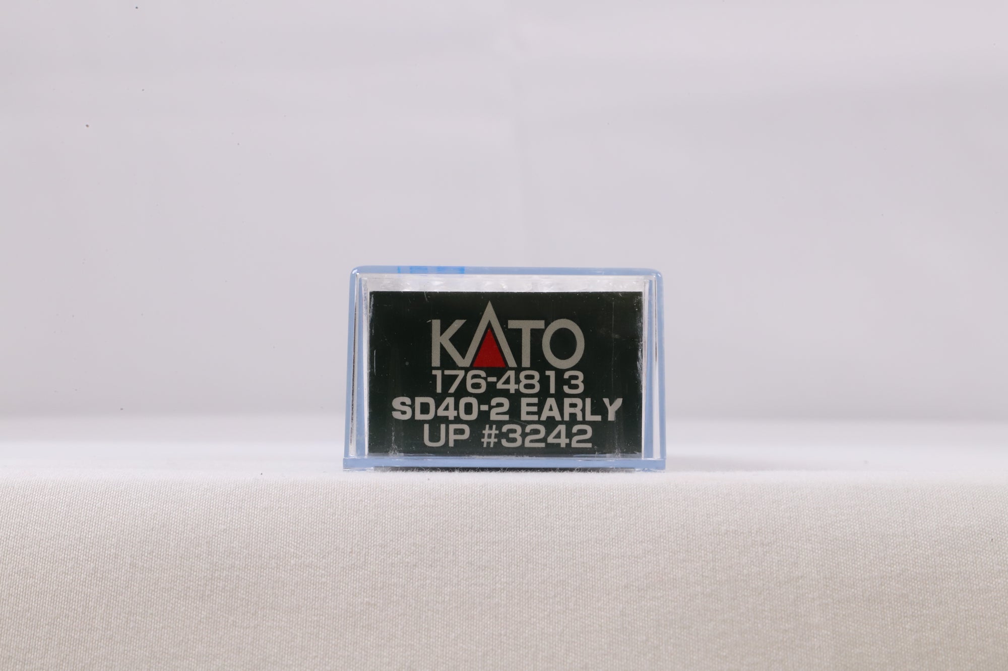 Kato N 176-4813 SD40-2 Early UP '3242' Diesel Locomotive