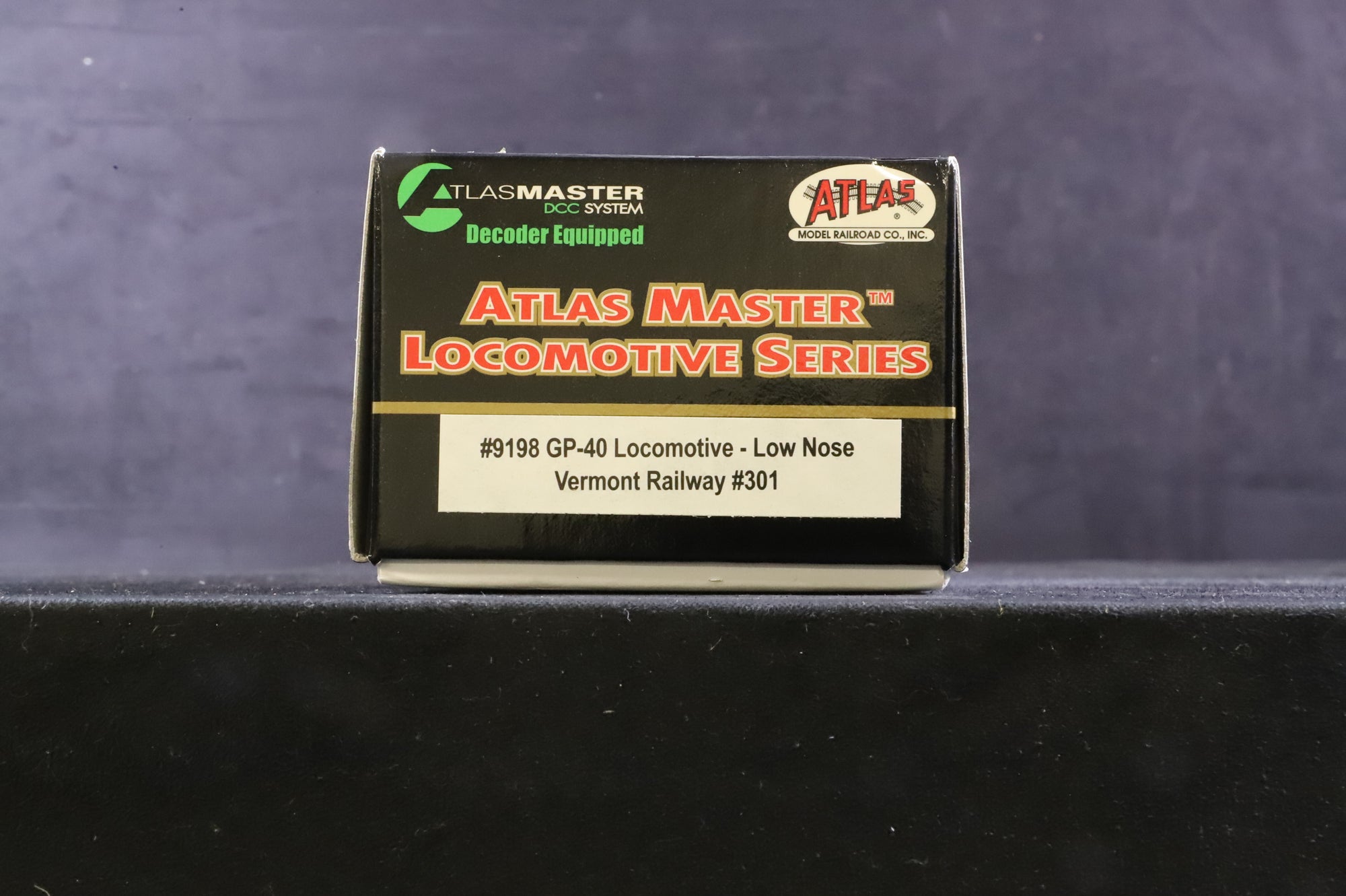 Atlas HO 9198 GP-40 Loco No.301 w/ Low Nose in Vermont Railway Livery