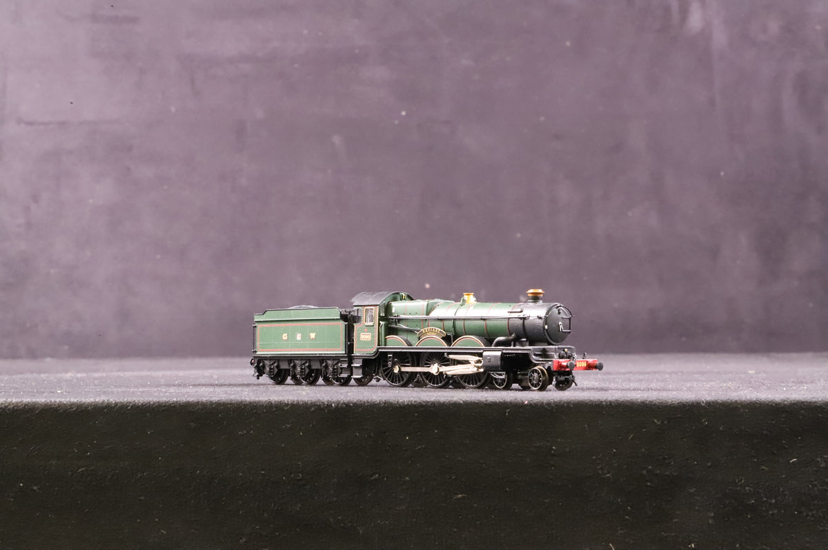 Graham Farish N Gauge 370-160 Castle Class 5080 &#39;Defiant&#39; in GWR Lined Green - DCC Sound