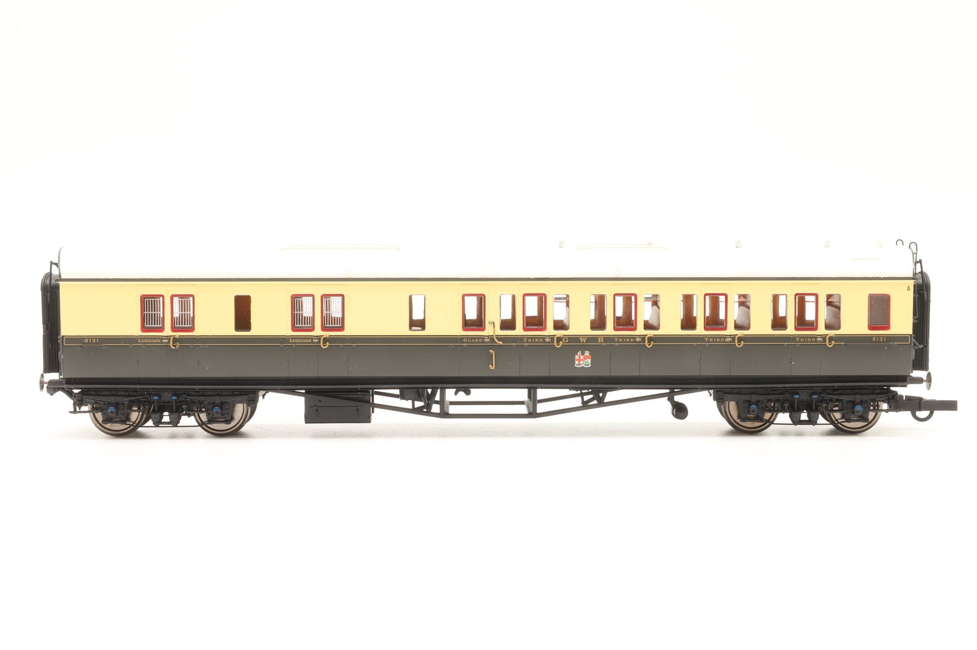 Hornby OO Rake of 7 Collet GWR Chocolate & Cream Coaches, DC/DCC Lighting Fitted