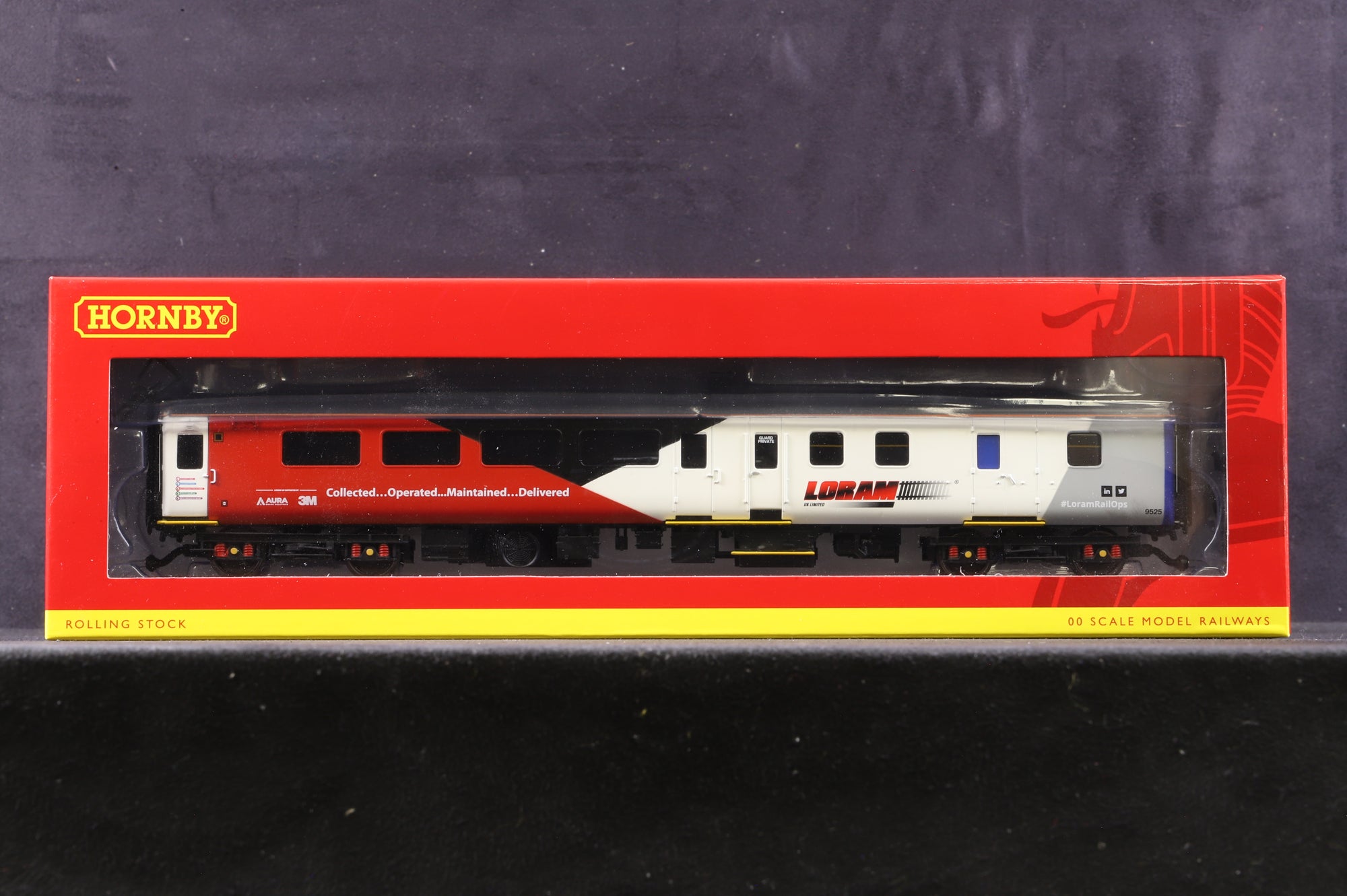 Hornby OO Rake Of 2 Mk2F Loram Coaches '6046 & 9525' Inc. R40144 & R40143