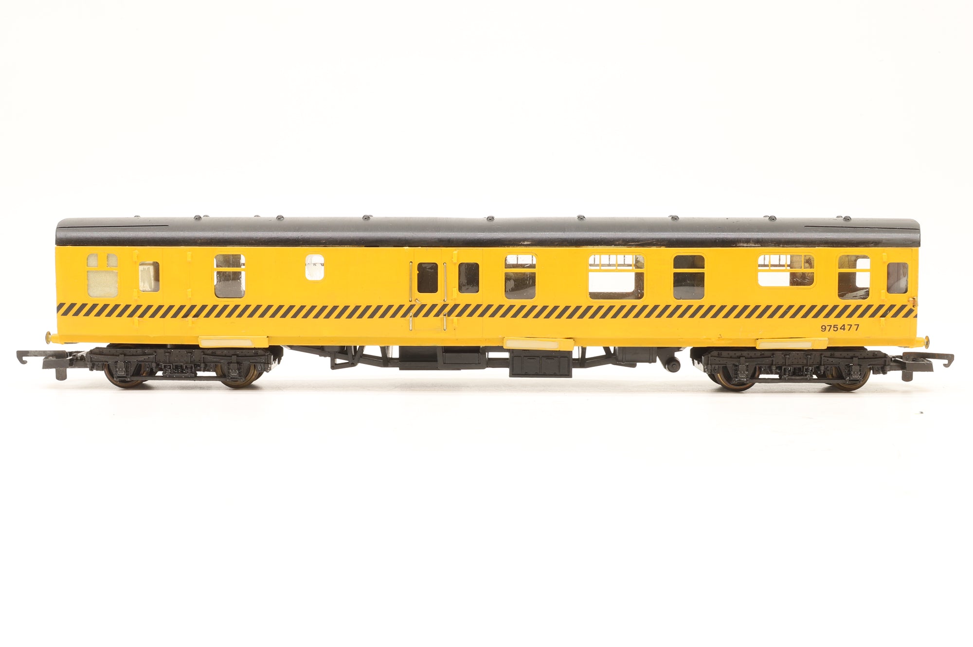 Custom OO Mk1 Ex-BSK 975477 in BR Engineering Yellow