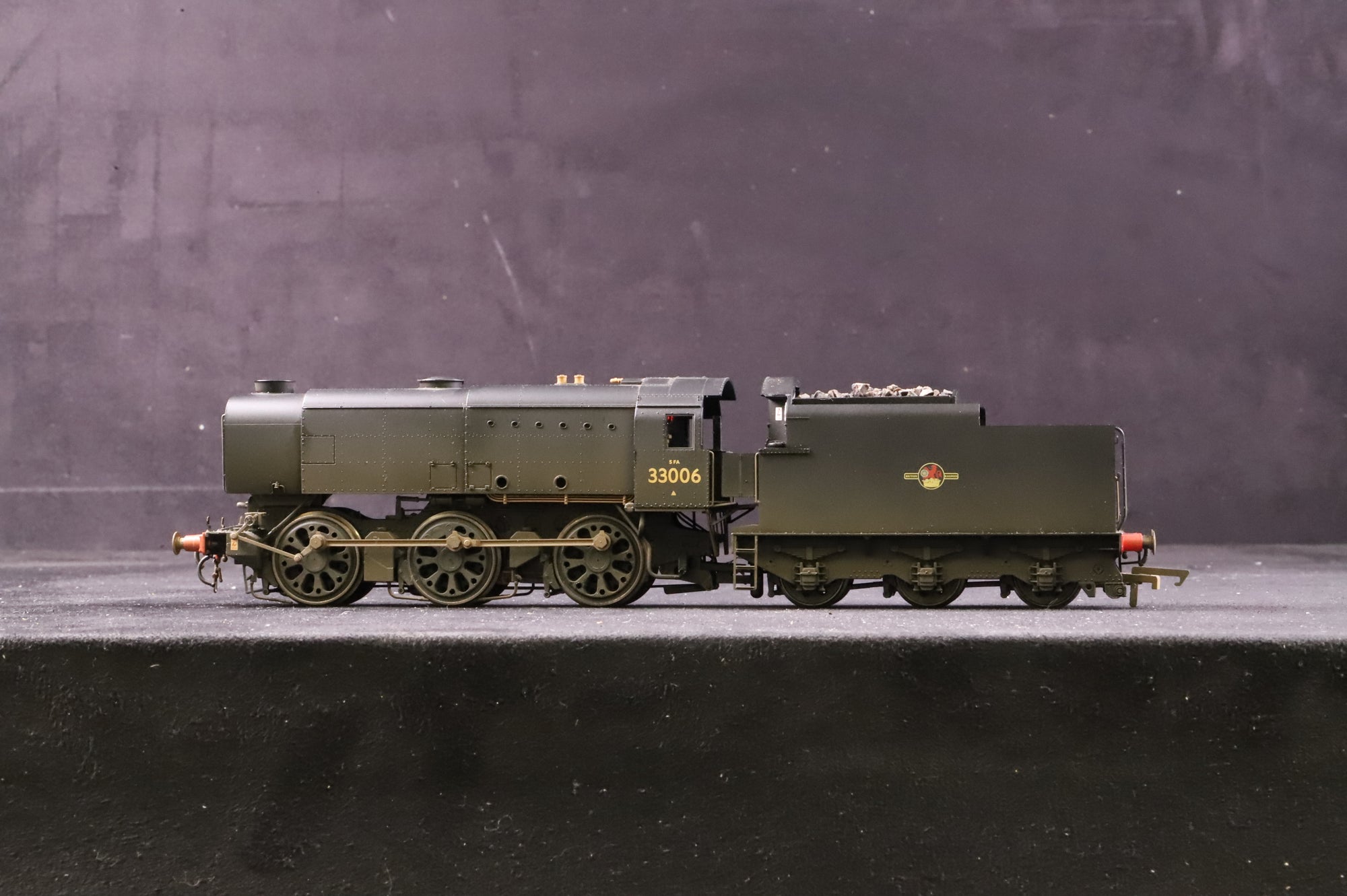 Hornby OO R2344A Class Q1 '33006' BR Black L/C Weathered
