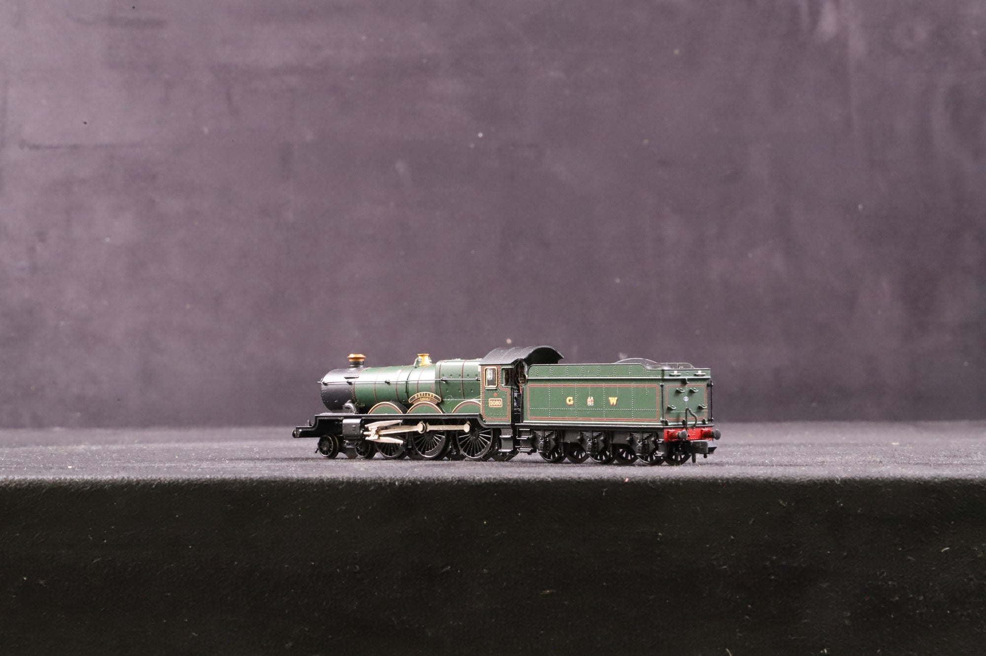 Graham Farish N Gauge 370-160 Castle Class 5080 'Defiant' in GWR Lined Green - DCC Sound