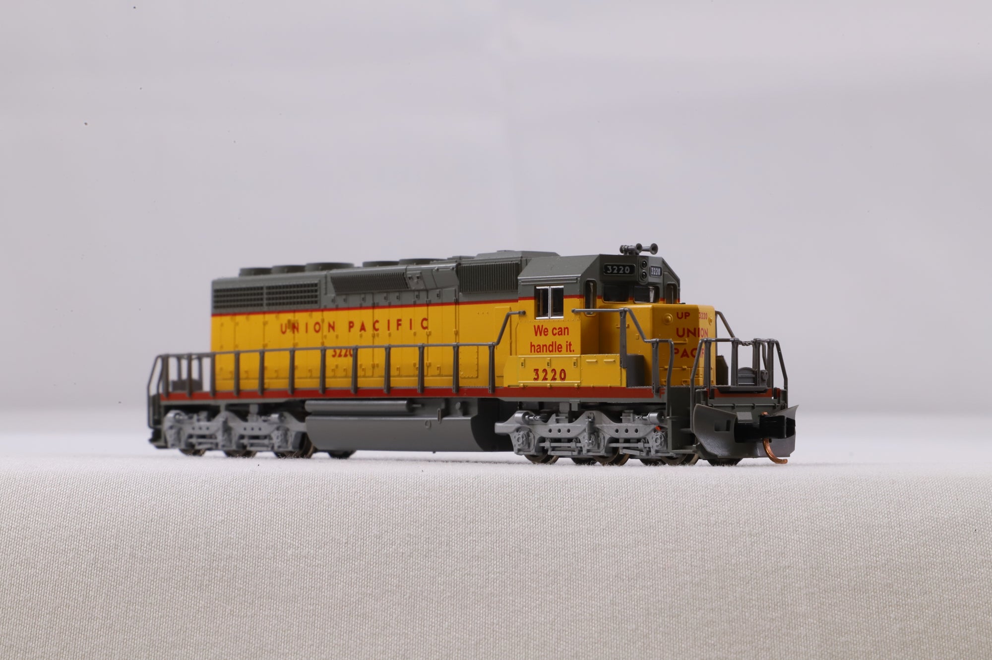 Kato N 176-4812 SD40-2 Early UP '3220' Diesel Locomotive