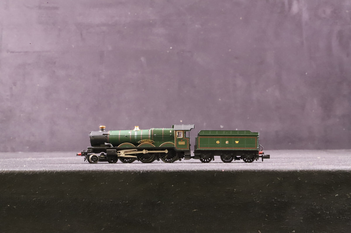 Graham Farish N Gauge 370-160 Castle Class 5080 &#39;Defiant&#39; in GWR Lined Green - DCC Sound