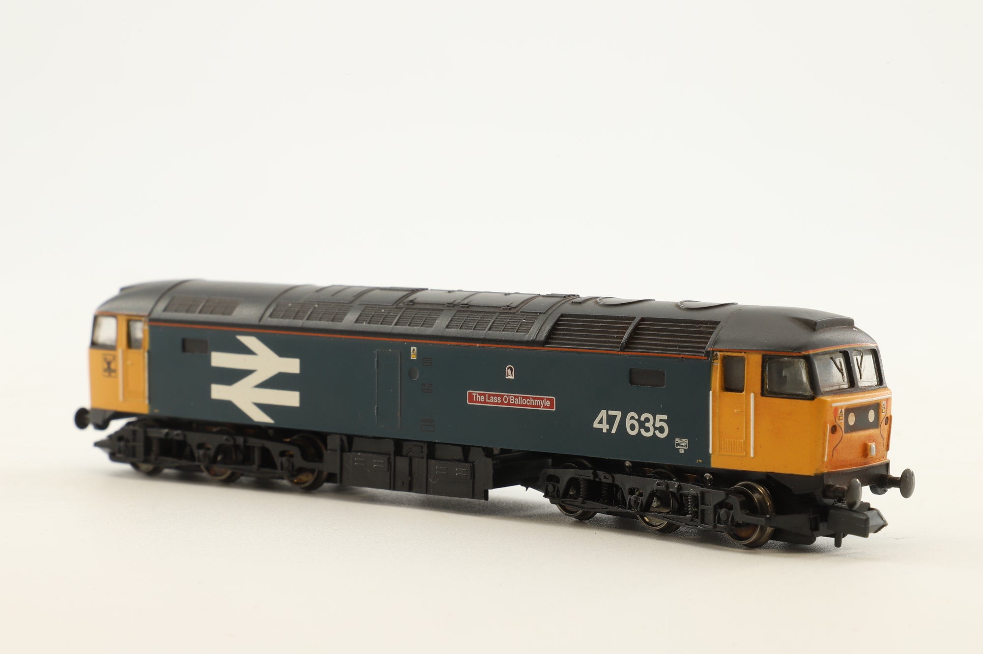 Graham Farish N 371-320 Class 47 '47635' 'The Lass O'Ballochmyle' BR Blue, Weathered
