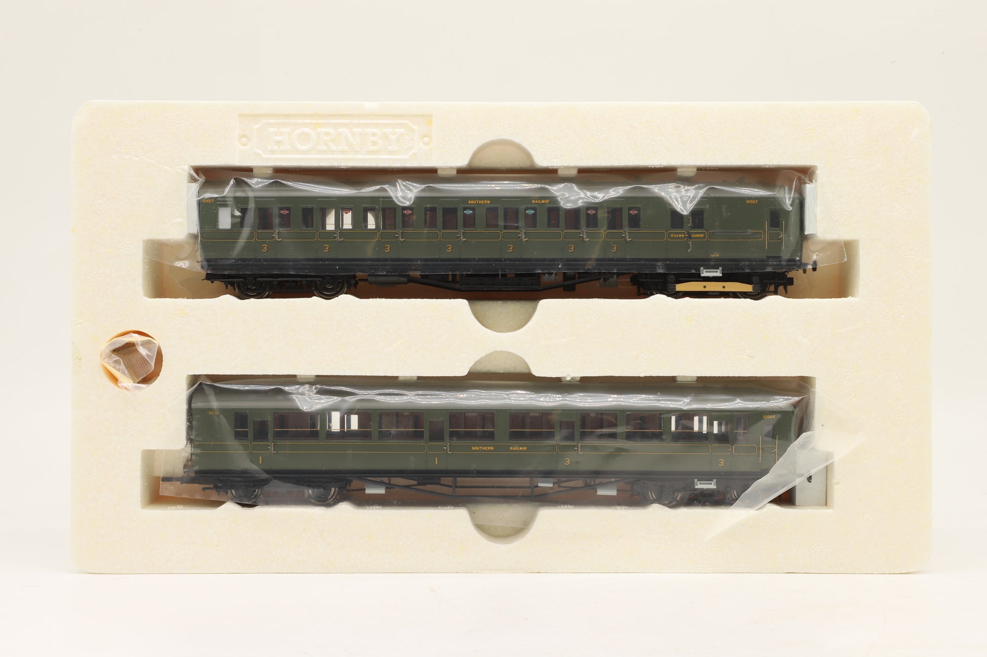 Hornby OO R3161A 2-BIL EMU 2041 in SR Green